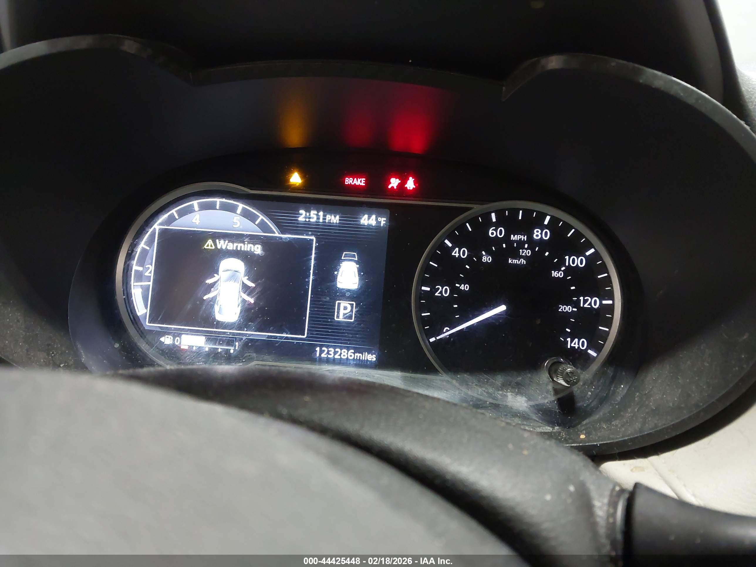 NISSAN VERSA image 7