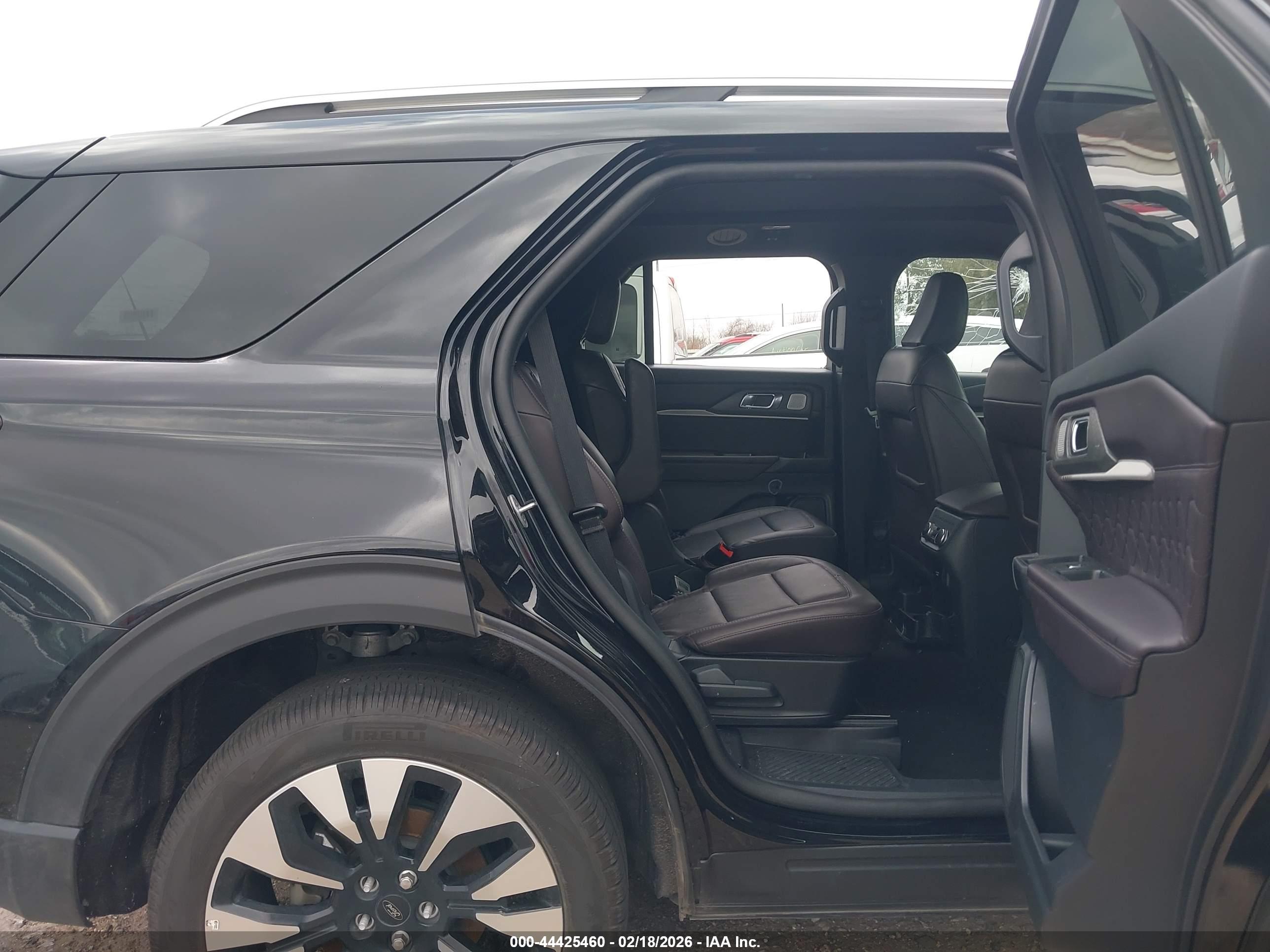 FORD EXPLORER image 8