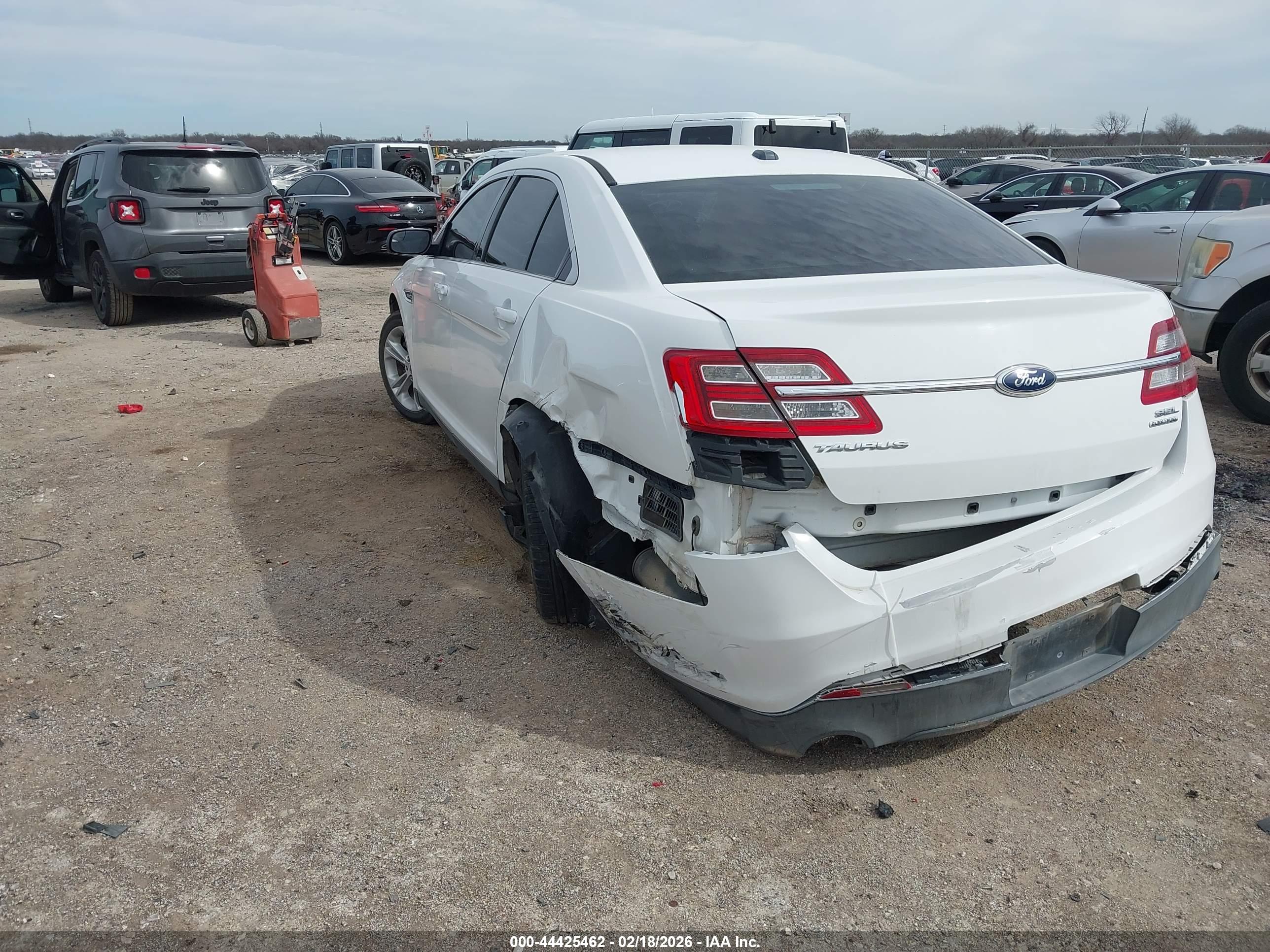 FORD TAURUS image 3