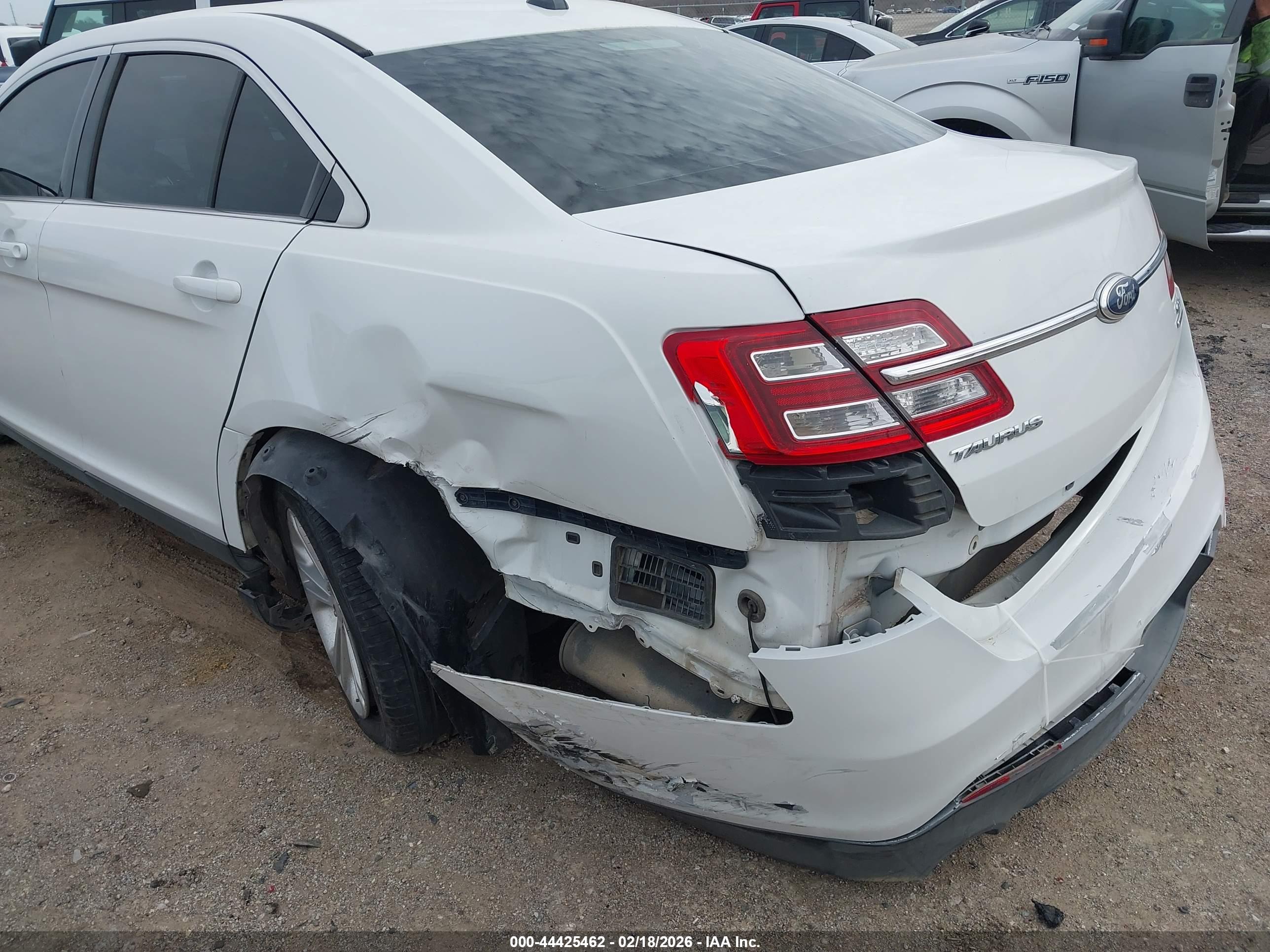 FORD TAURUS image 6