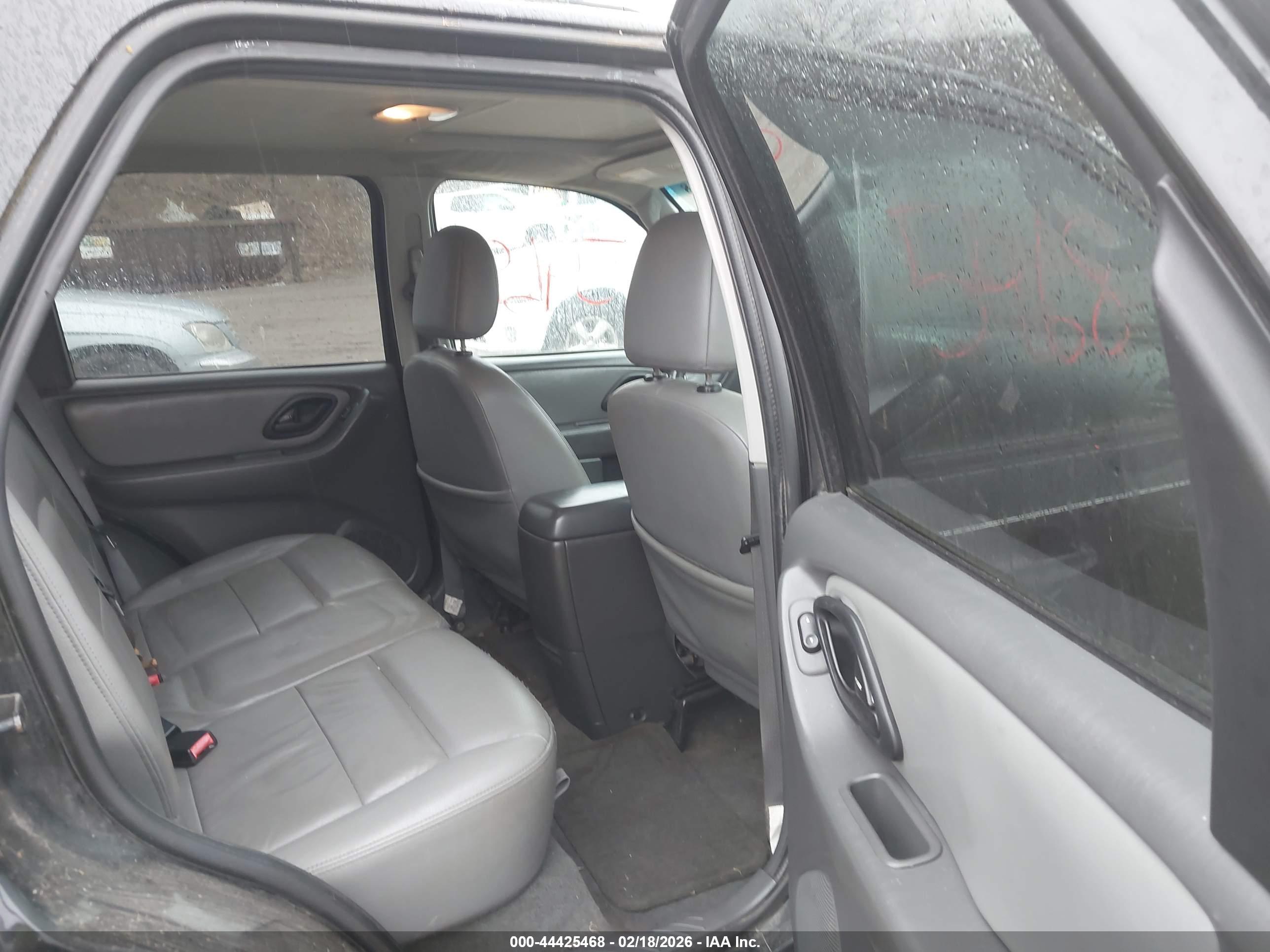 FORD ESCAPE image 8