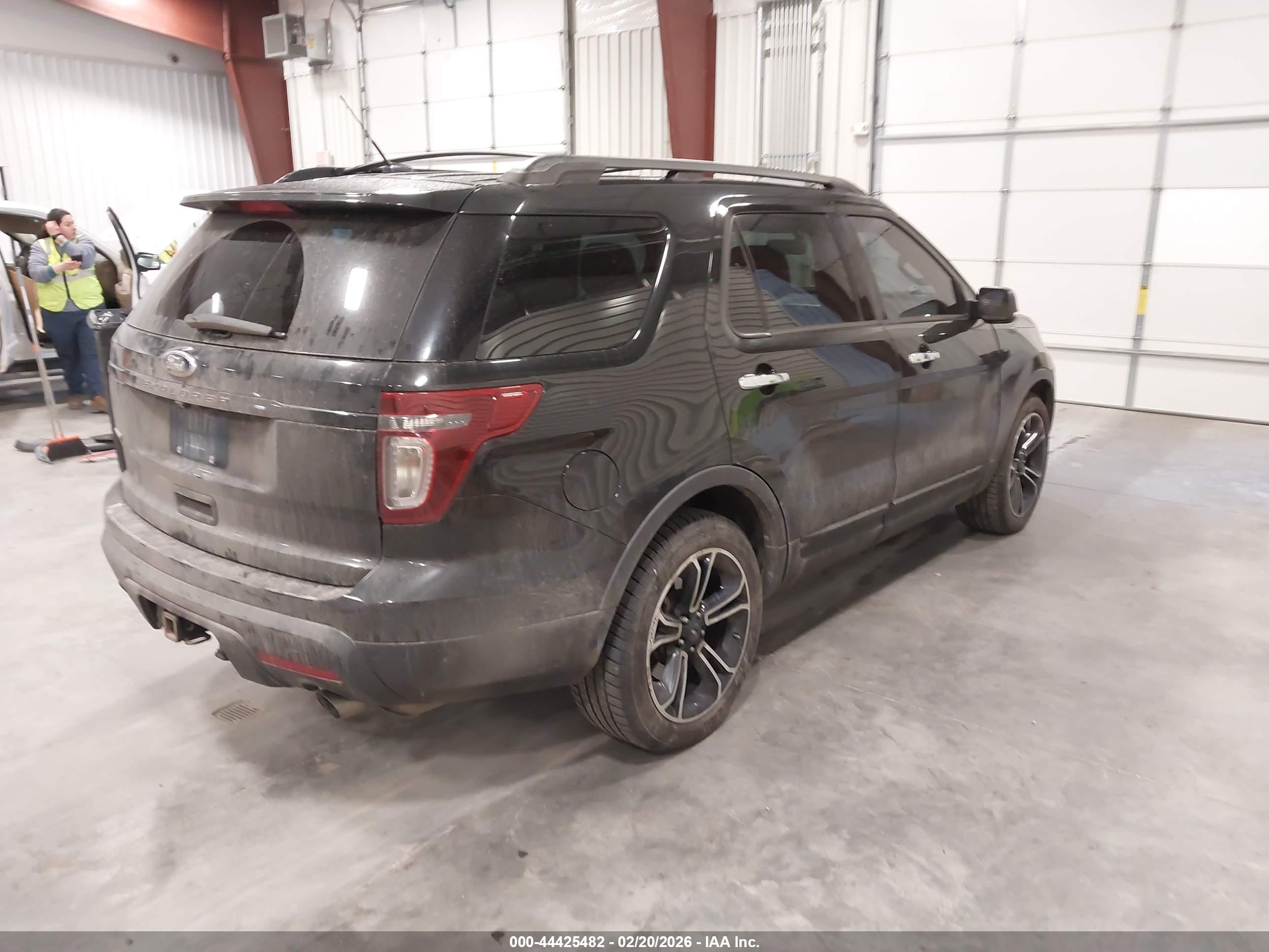 FORD EXPLORER image 4
