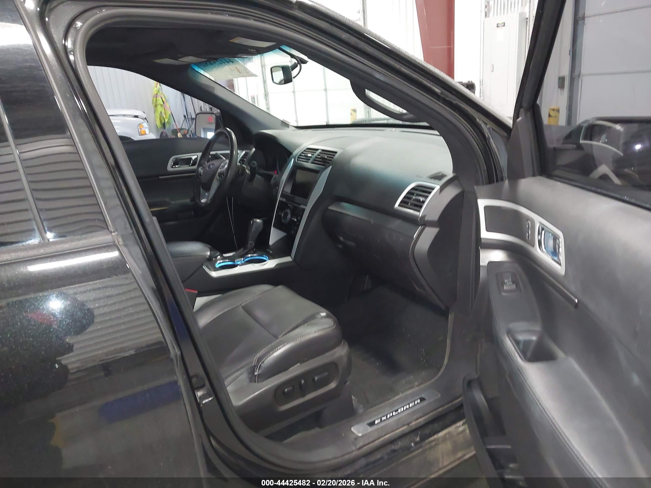 FORD EXPLORER image 5