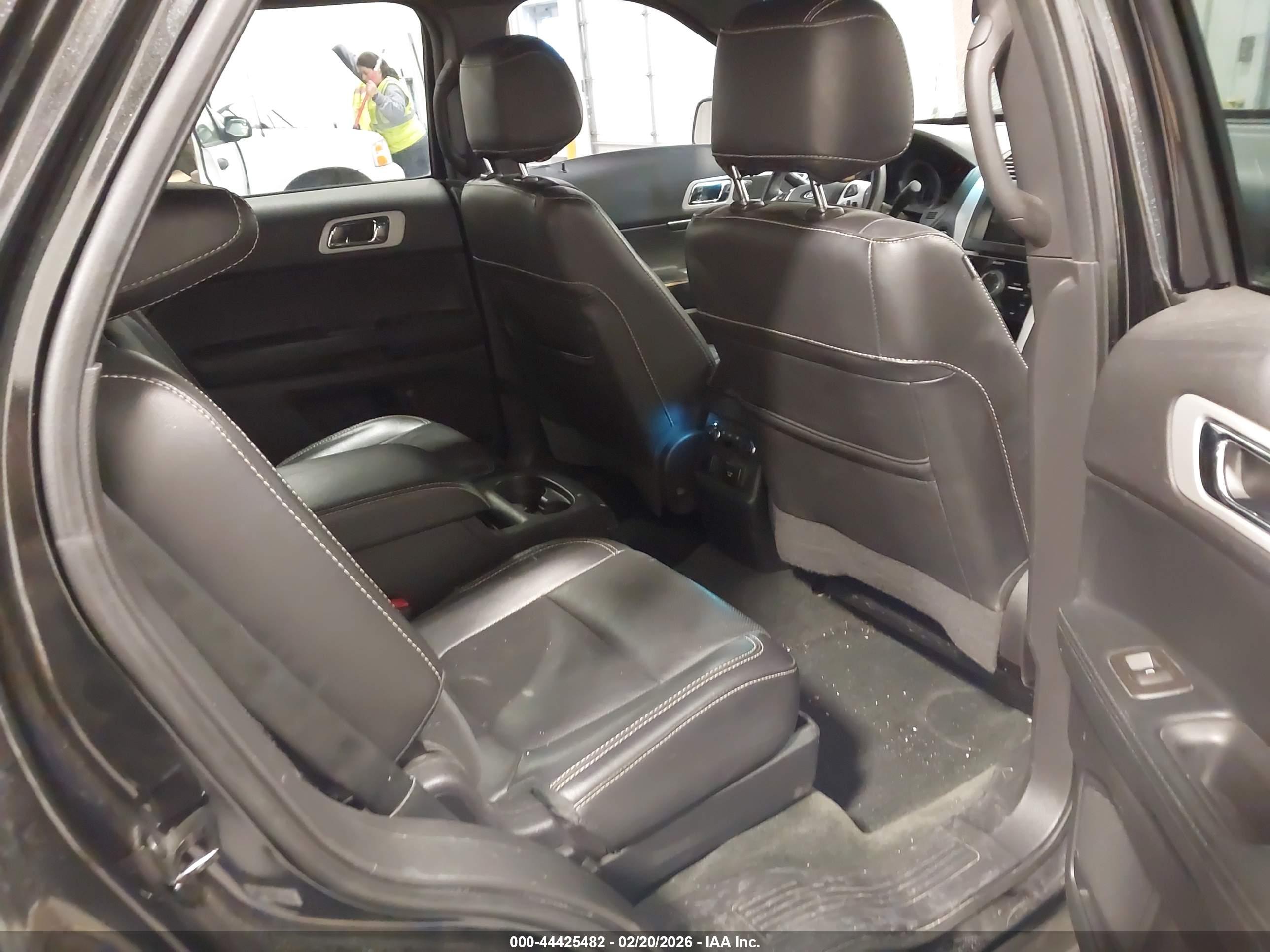 FORD EXPLORER image 8