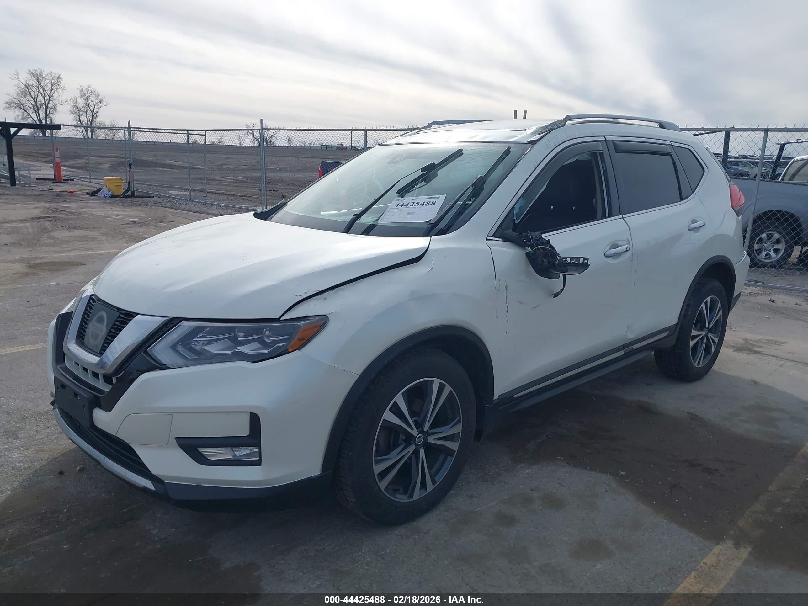 NISSAN ROGUE image 2