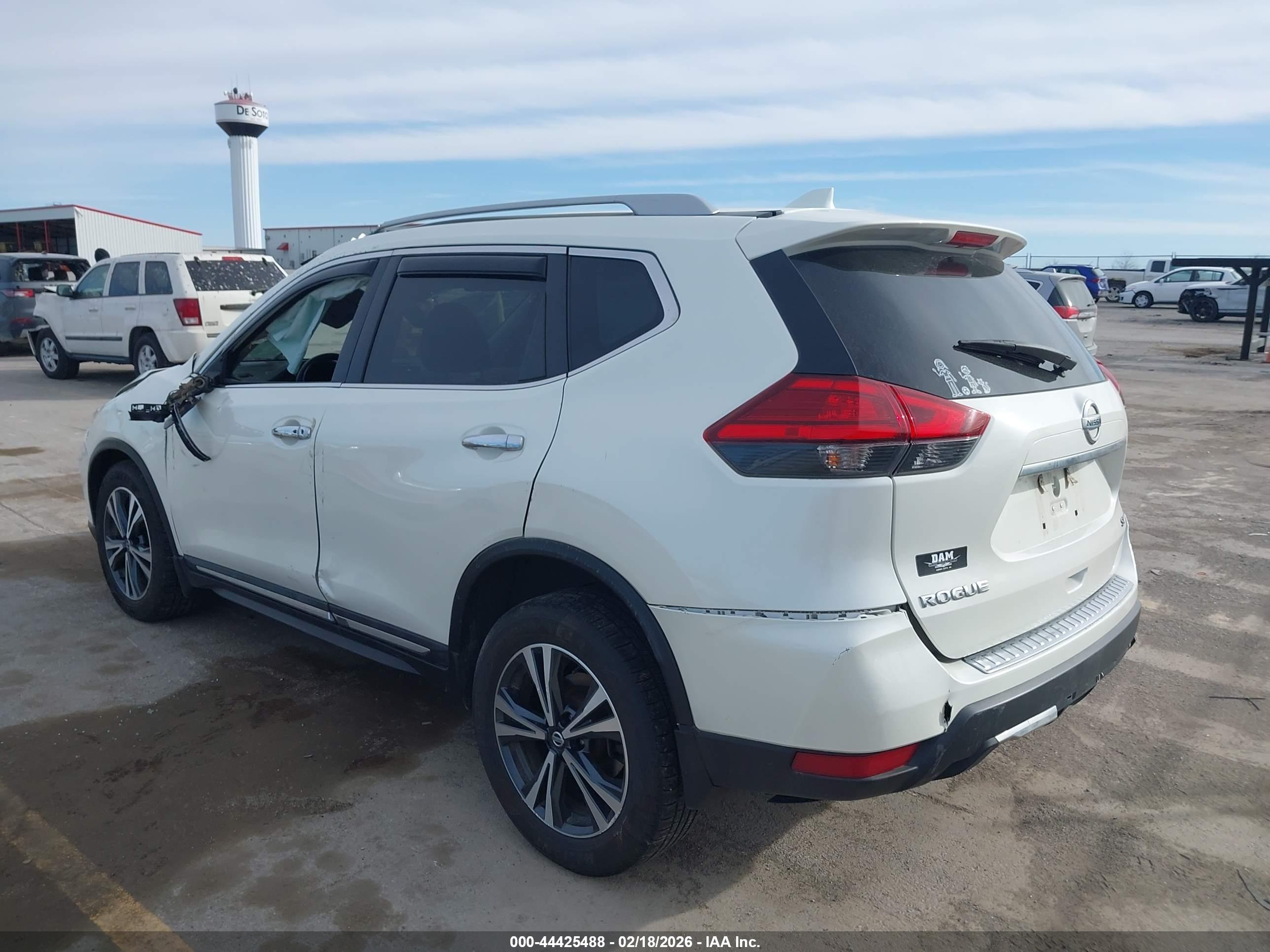 NISSAN ROGUE image 3