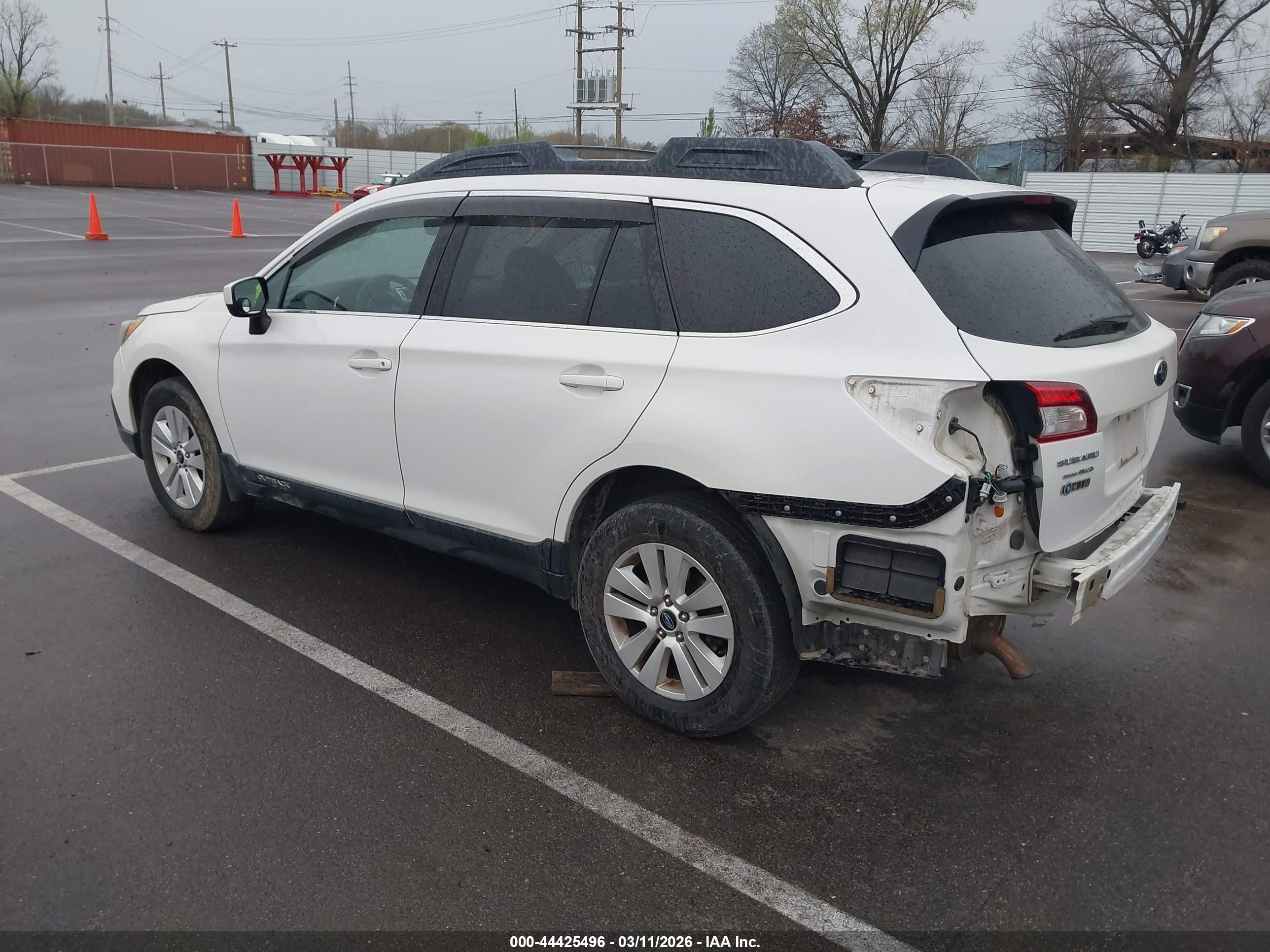 SUBARU OUTBACK image 3