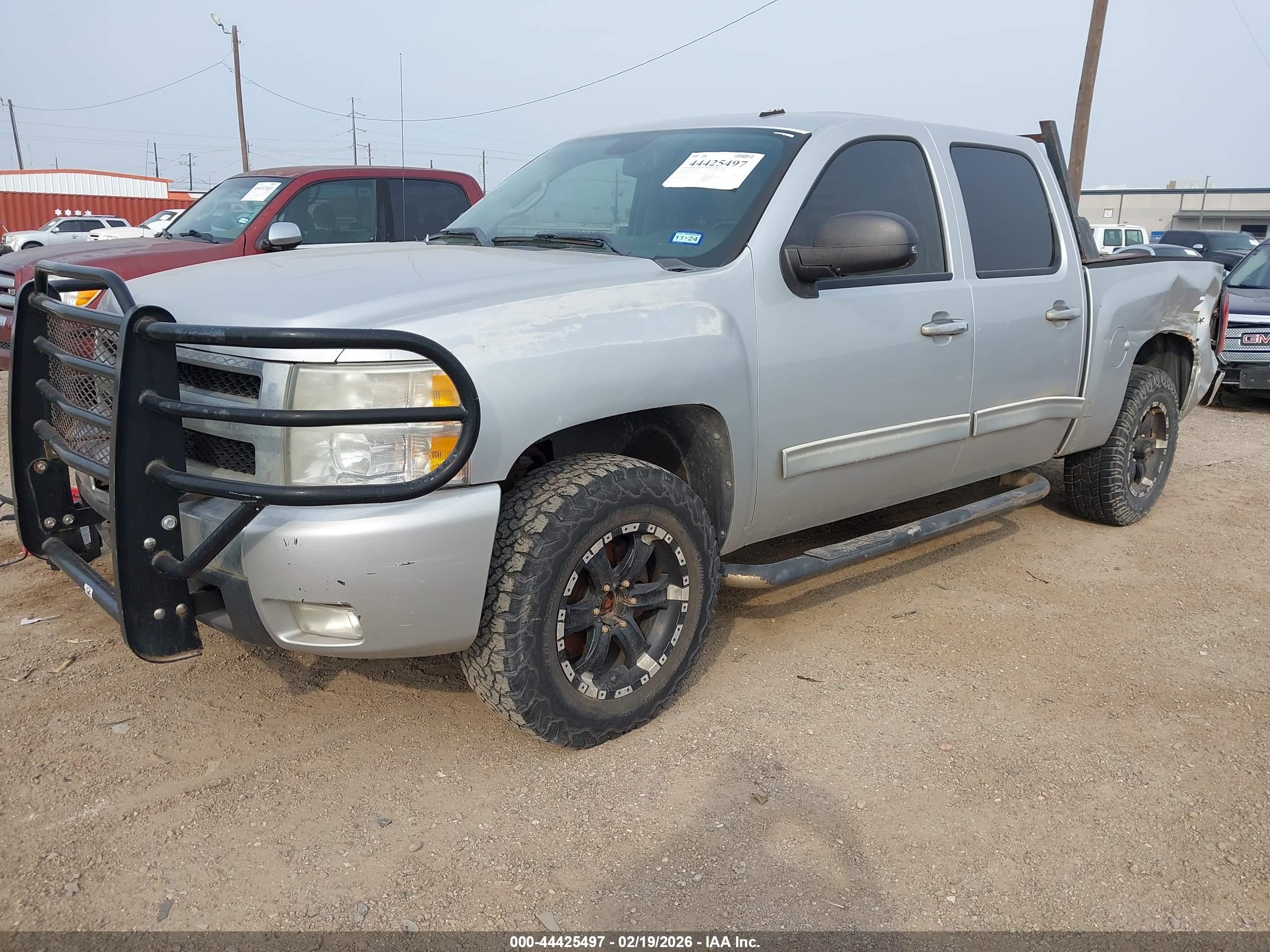 CHEVROLET SILVERADO image 2