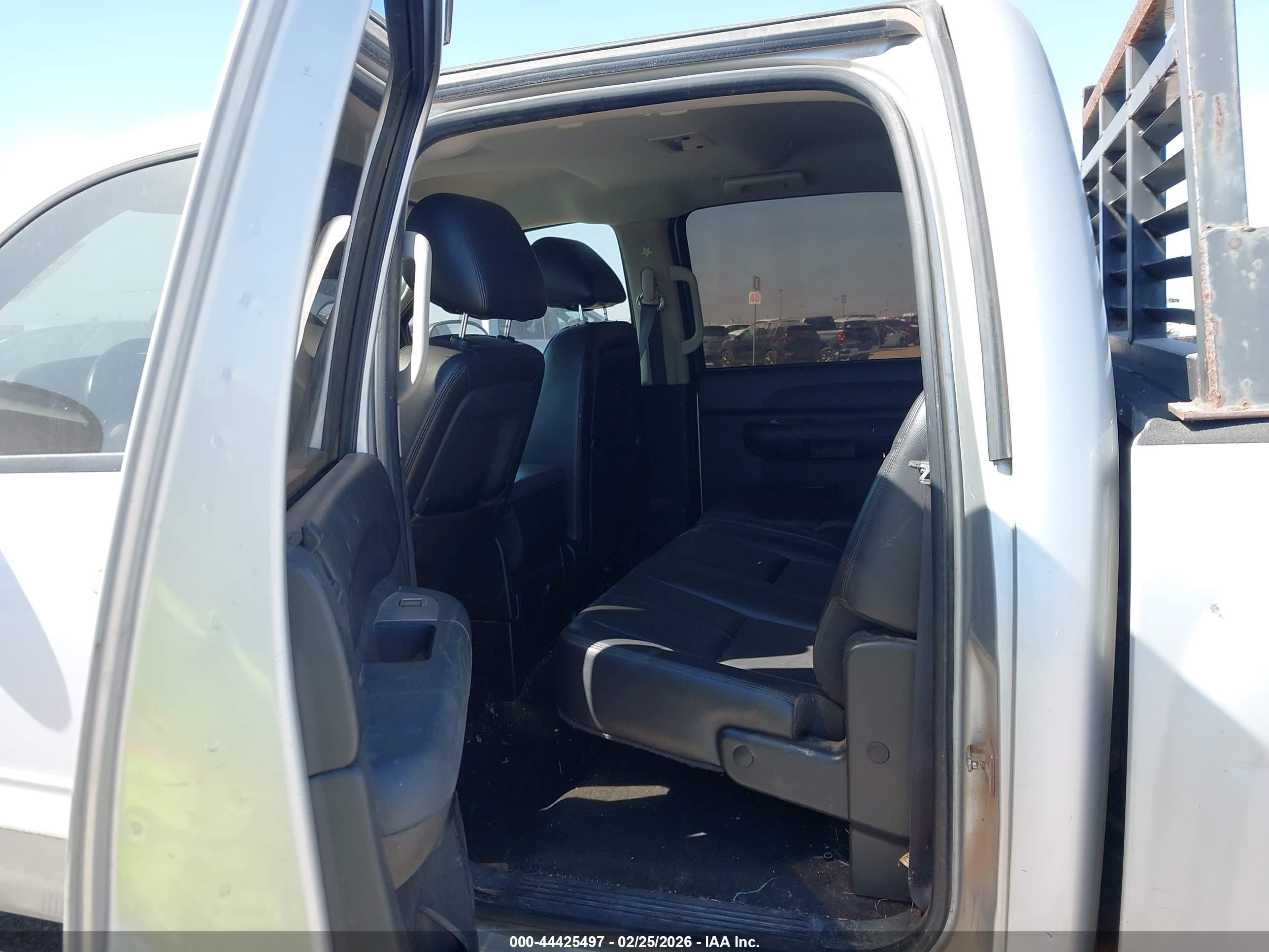 CHEVROLET SILVERADO image 8