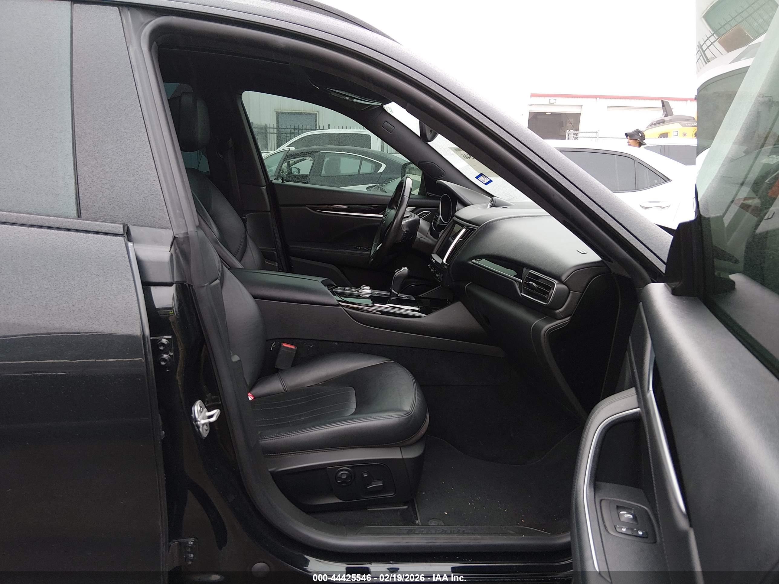 MASERATI LEVANTE image 5