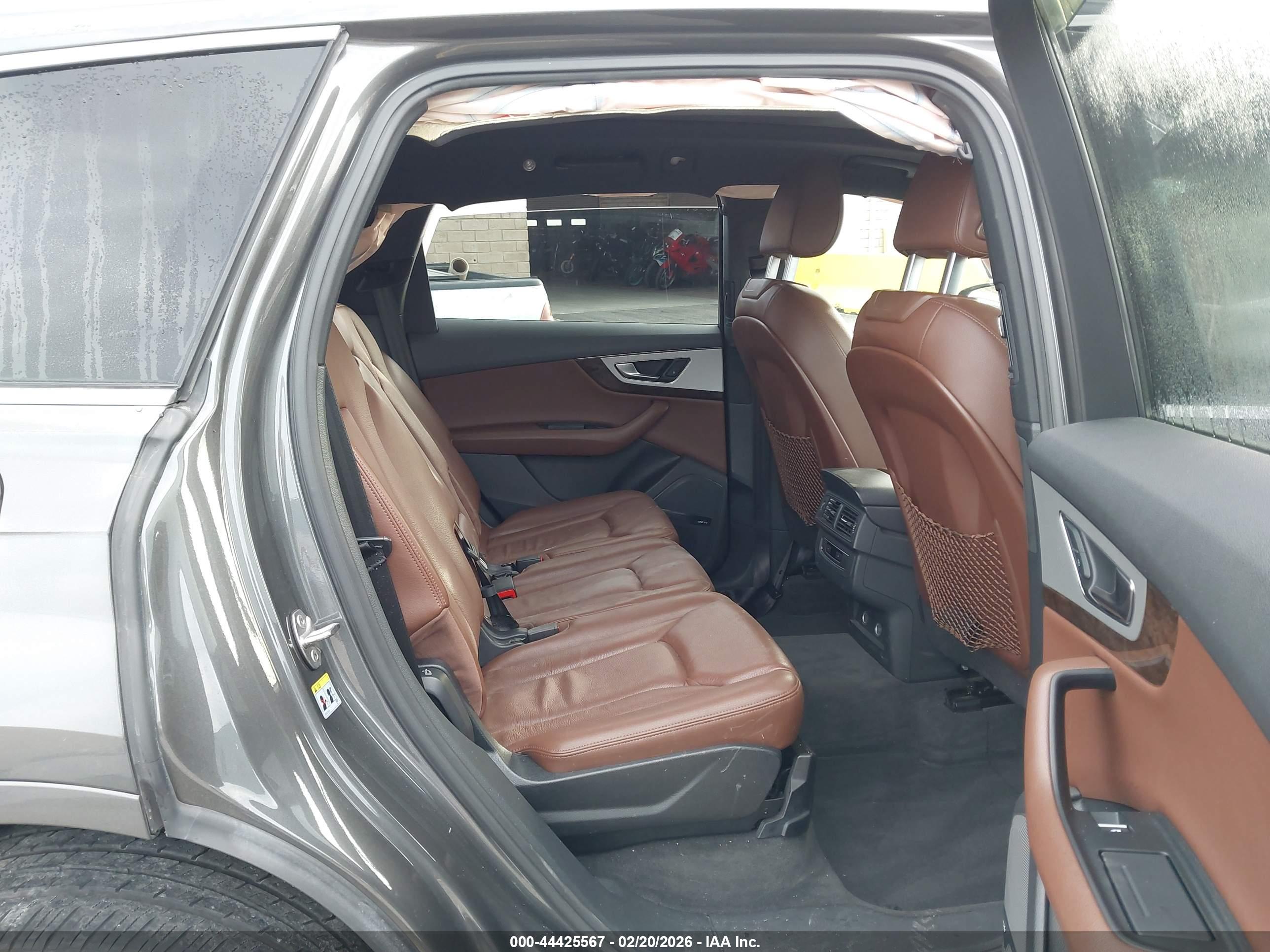 AUDI Q7 image 8