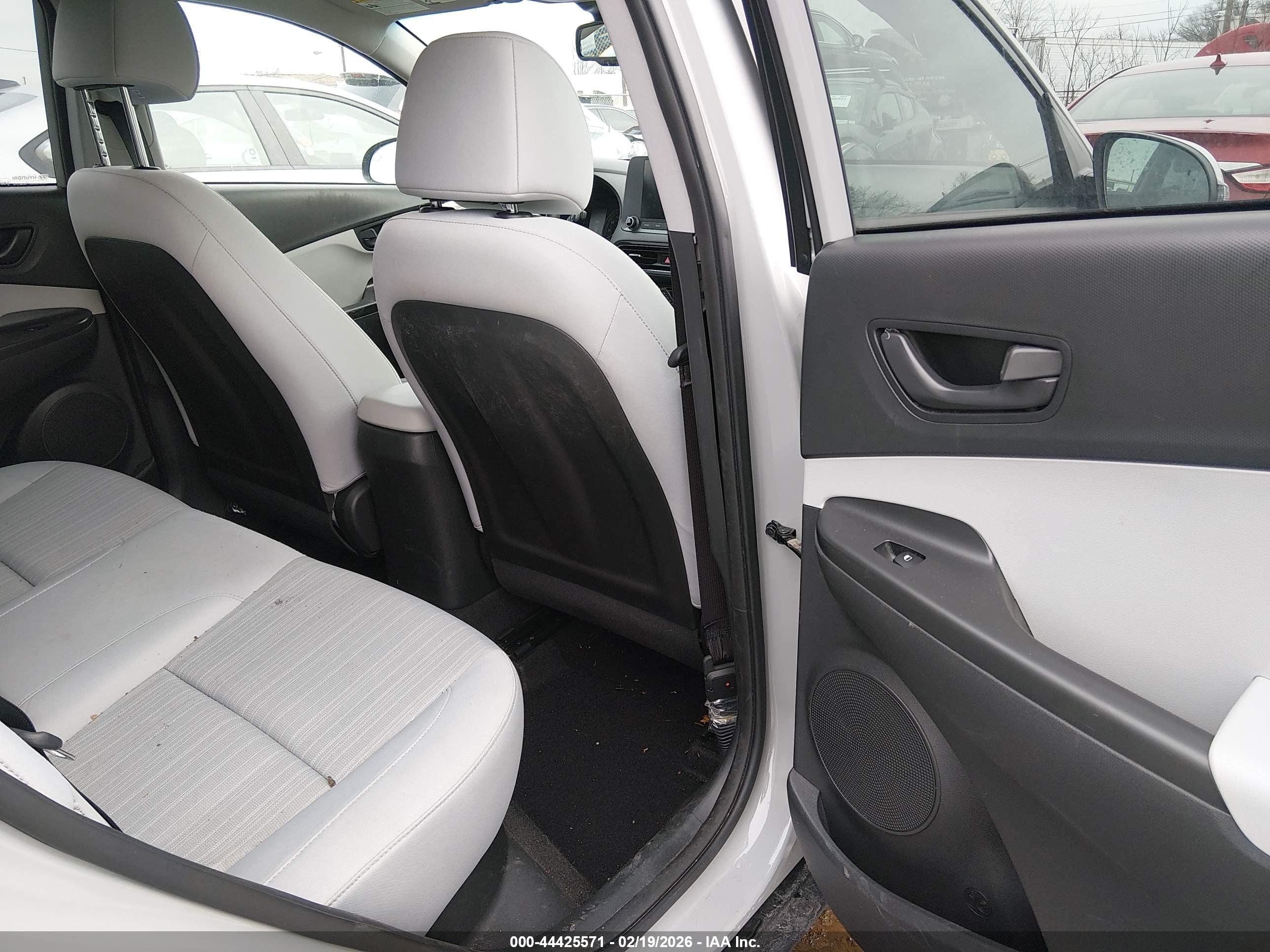 HYUNDAI KONA image 8