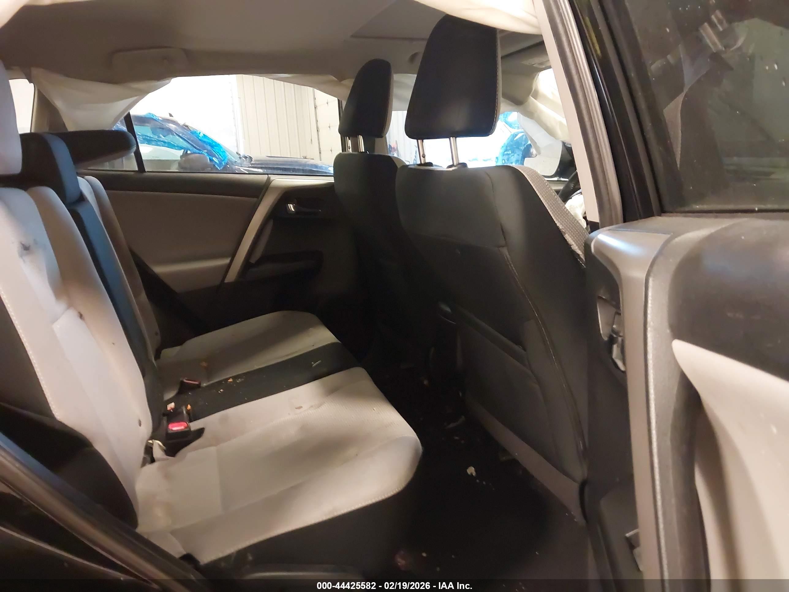 TOYOTA RAV4 image 8