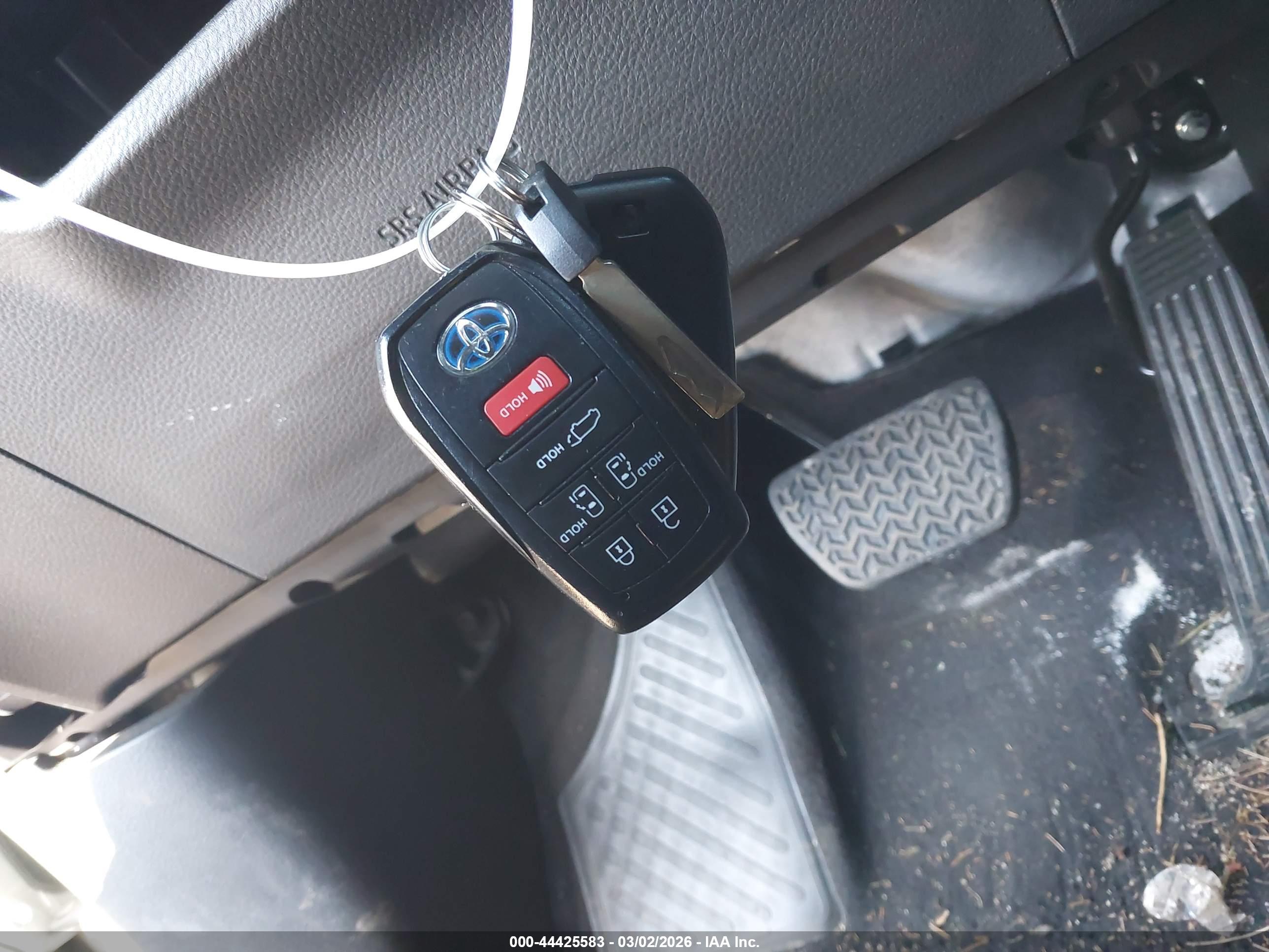 TOYOTA SIENNA image 11