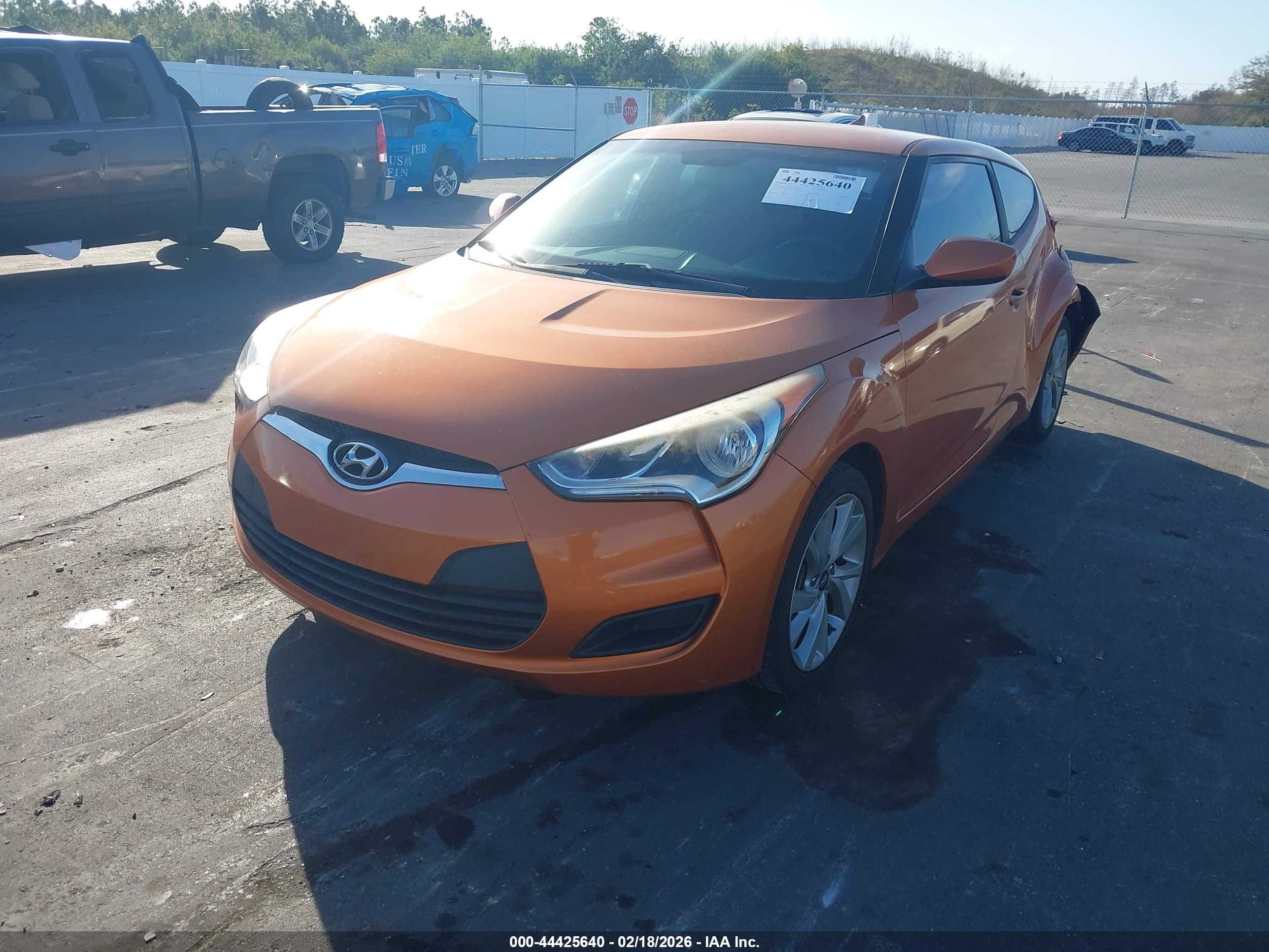 HYUNDAI VELOSTER image 2