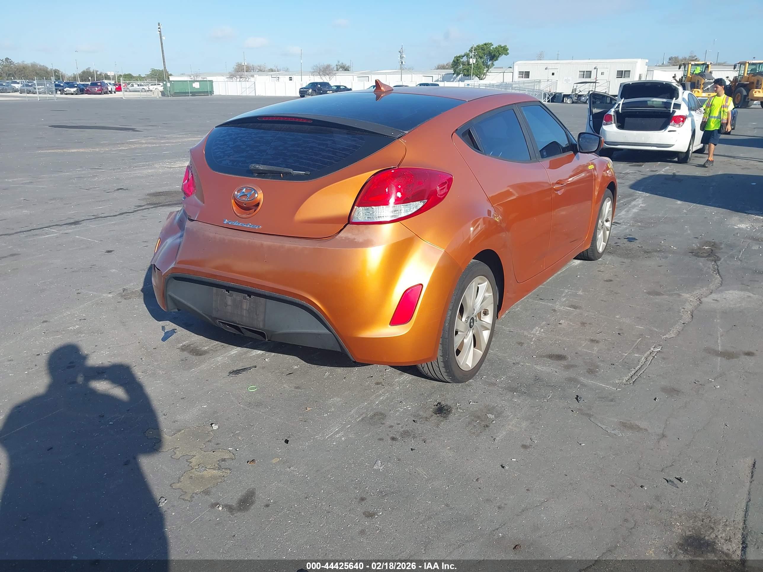 HYUNDAI VELOSTER image 4