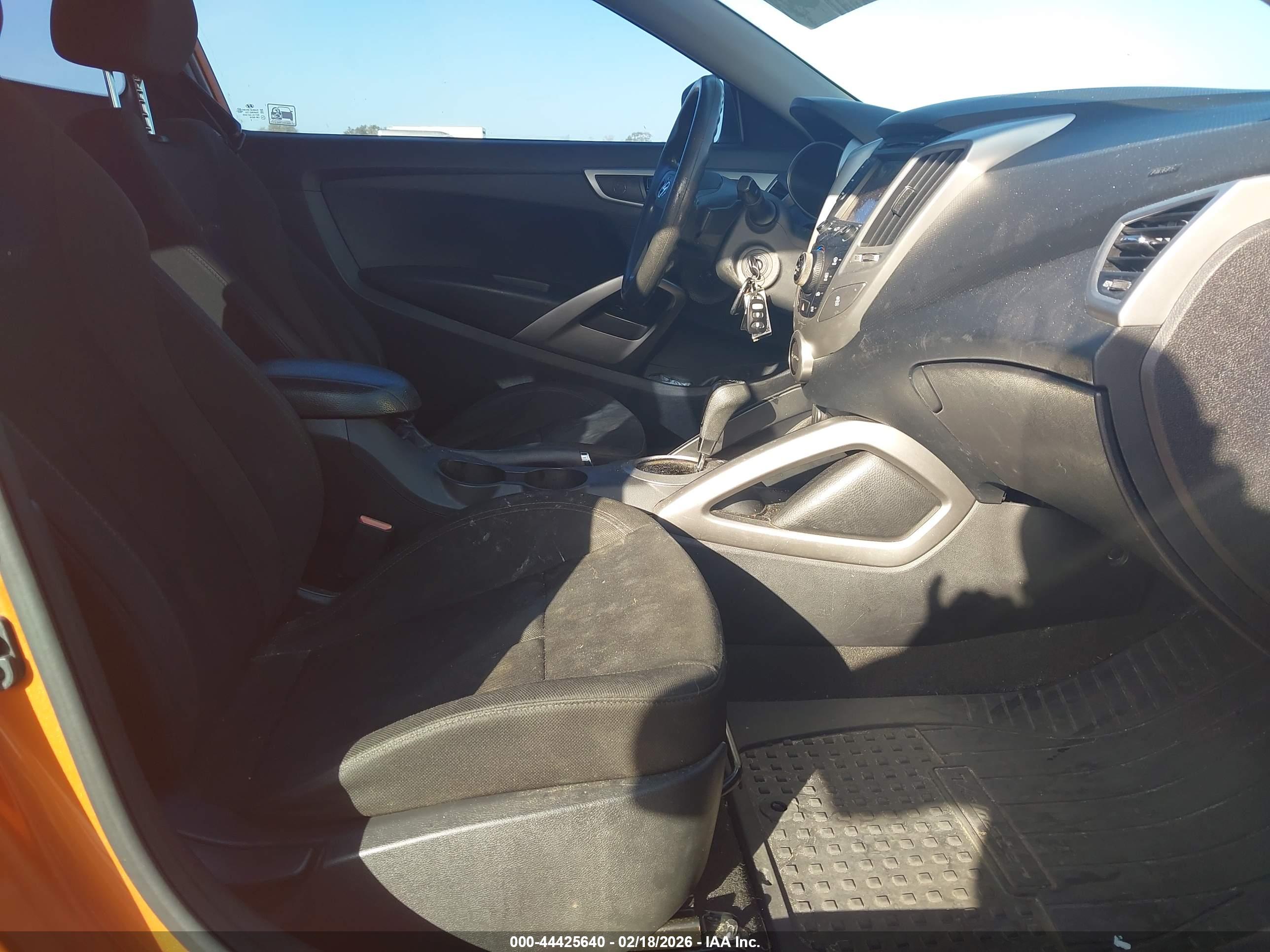 HYUNDAI VELOSTER image 5
