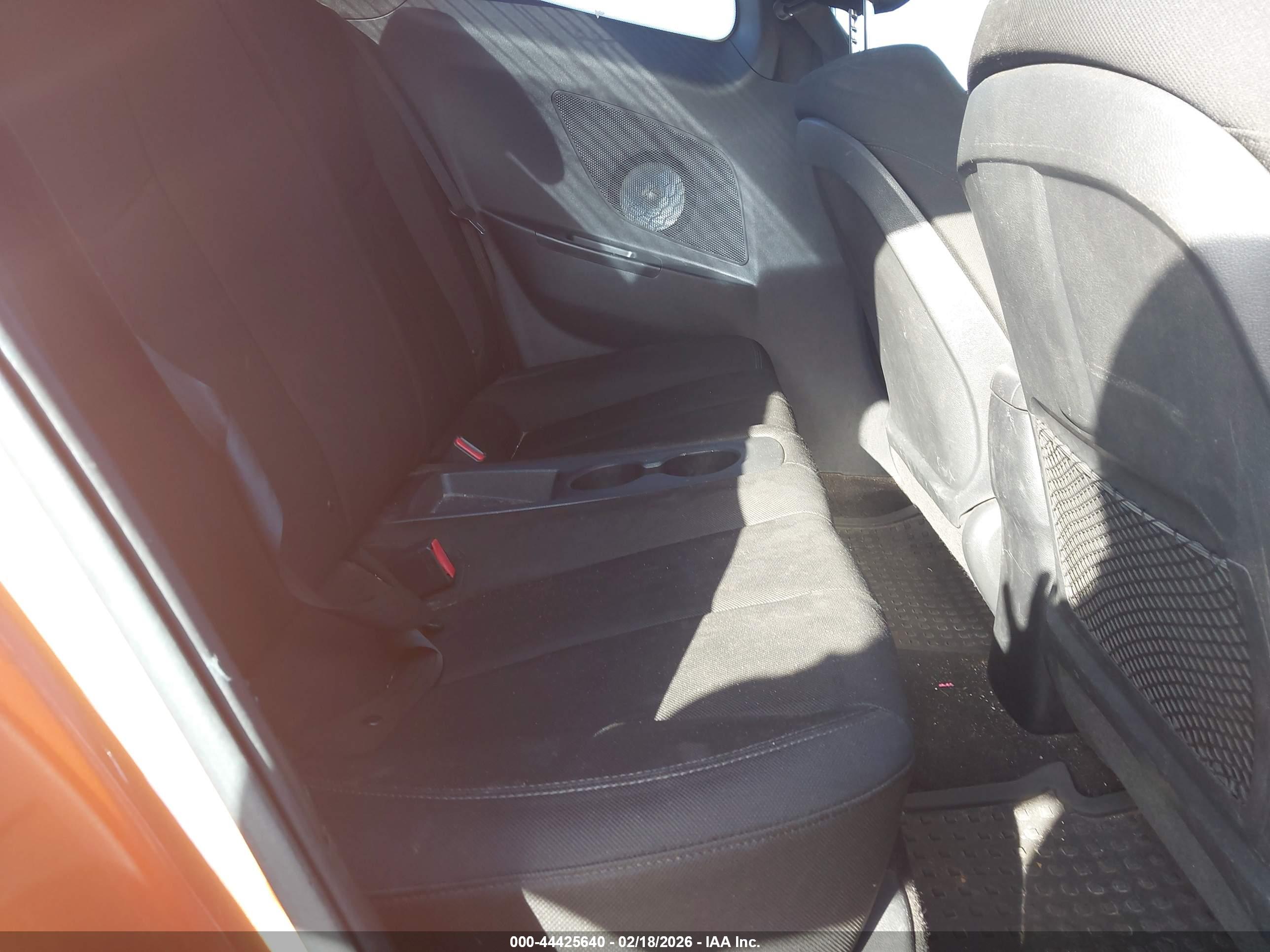 HYUNDAI VELOSTER image 8