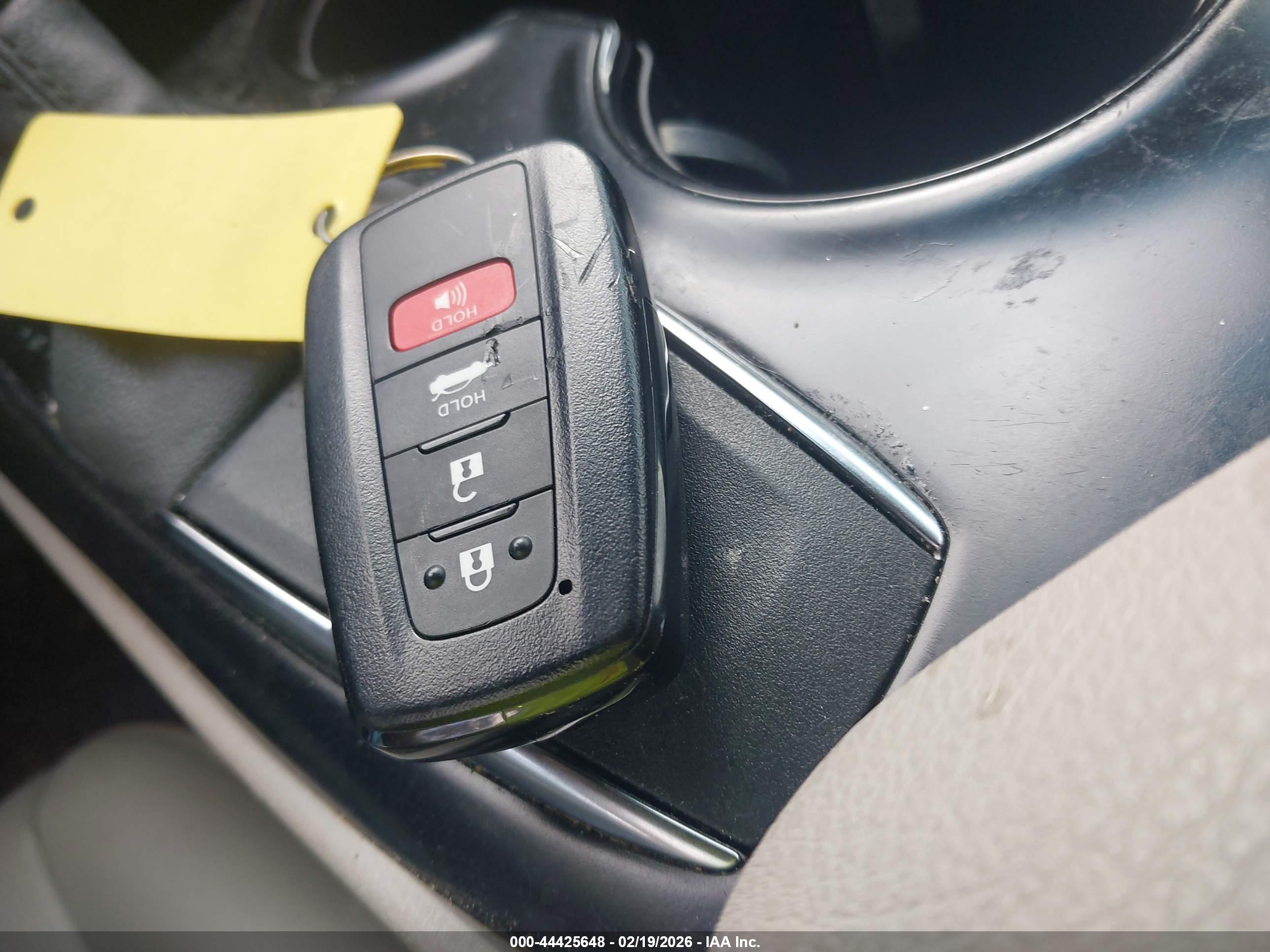 TOYOTA CAMRY image 11