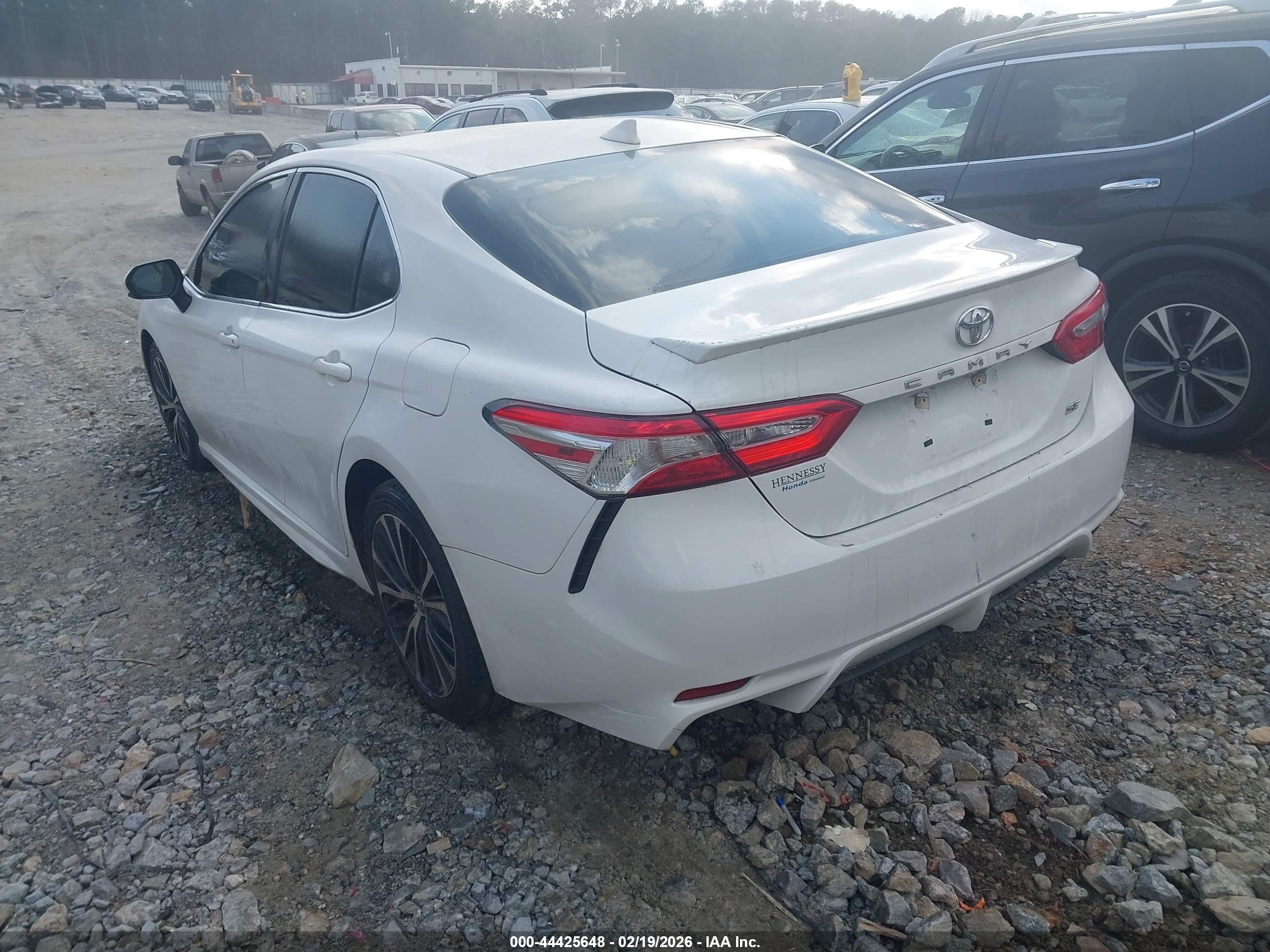 TOYOTA CAMRY image 3