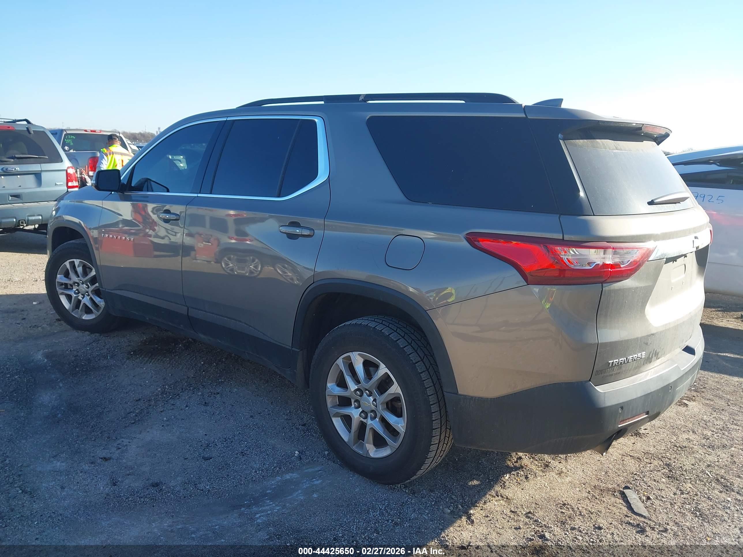 CHEVROLET TRAVERSE image 3