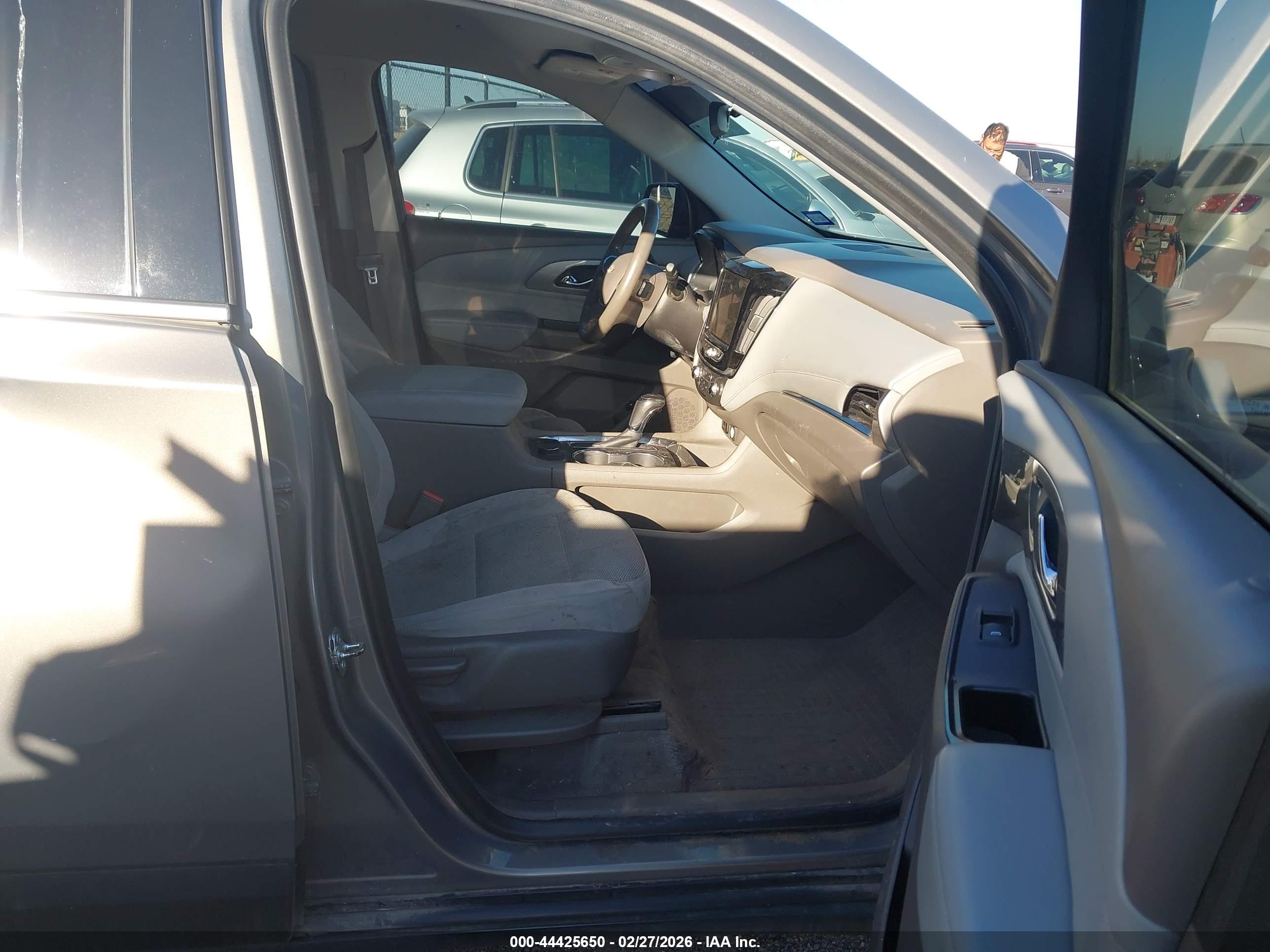 CHEVROLET TRAVERSE image 5