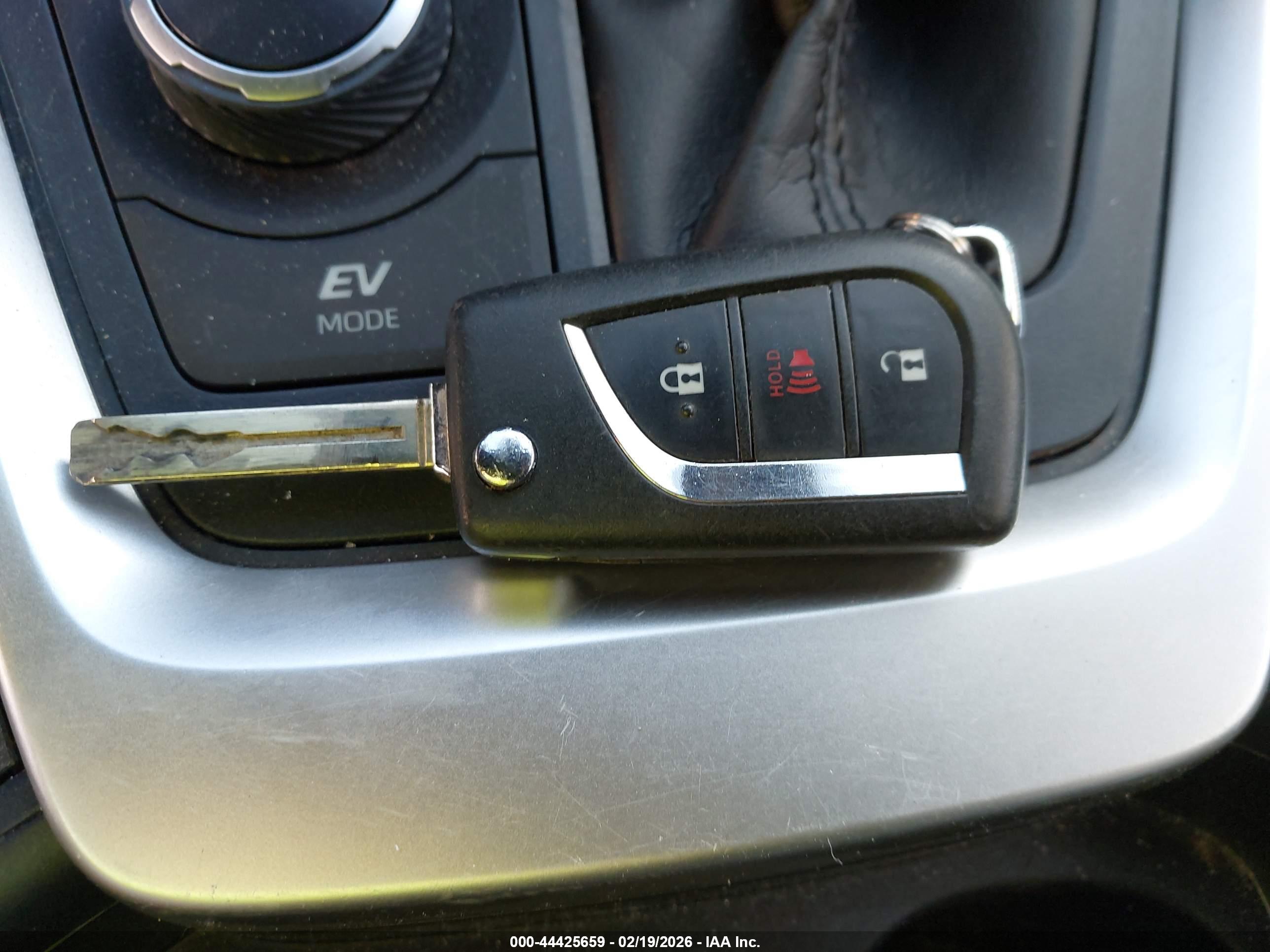 TOYOTA RAV4 image 11