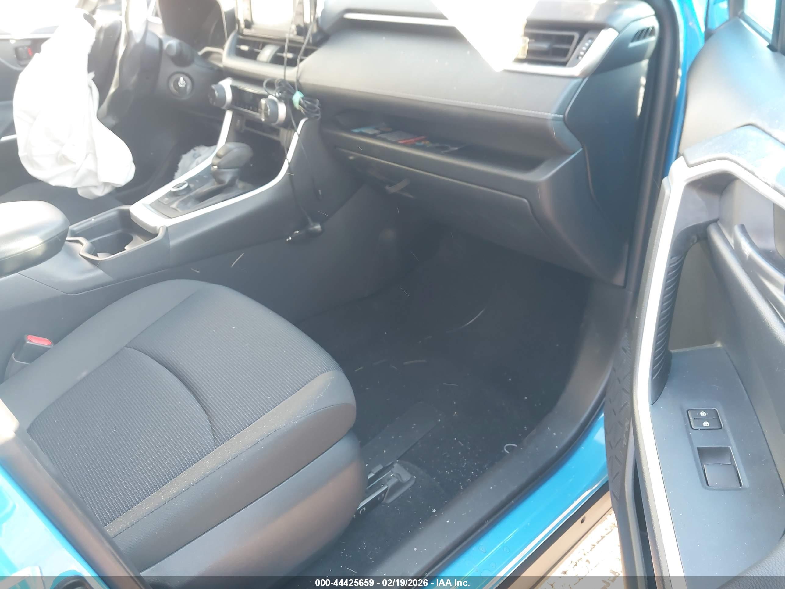 TOYOTA RAV4 image 5