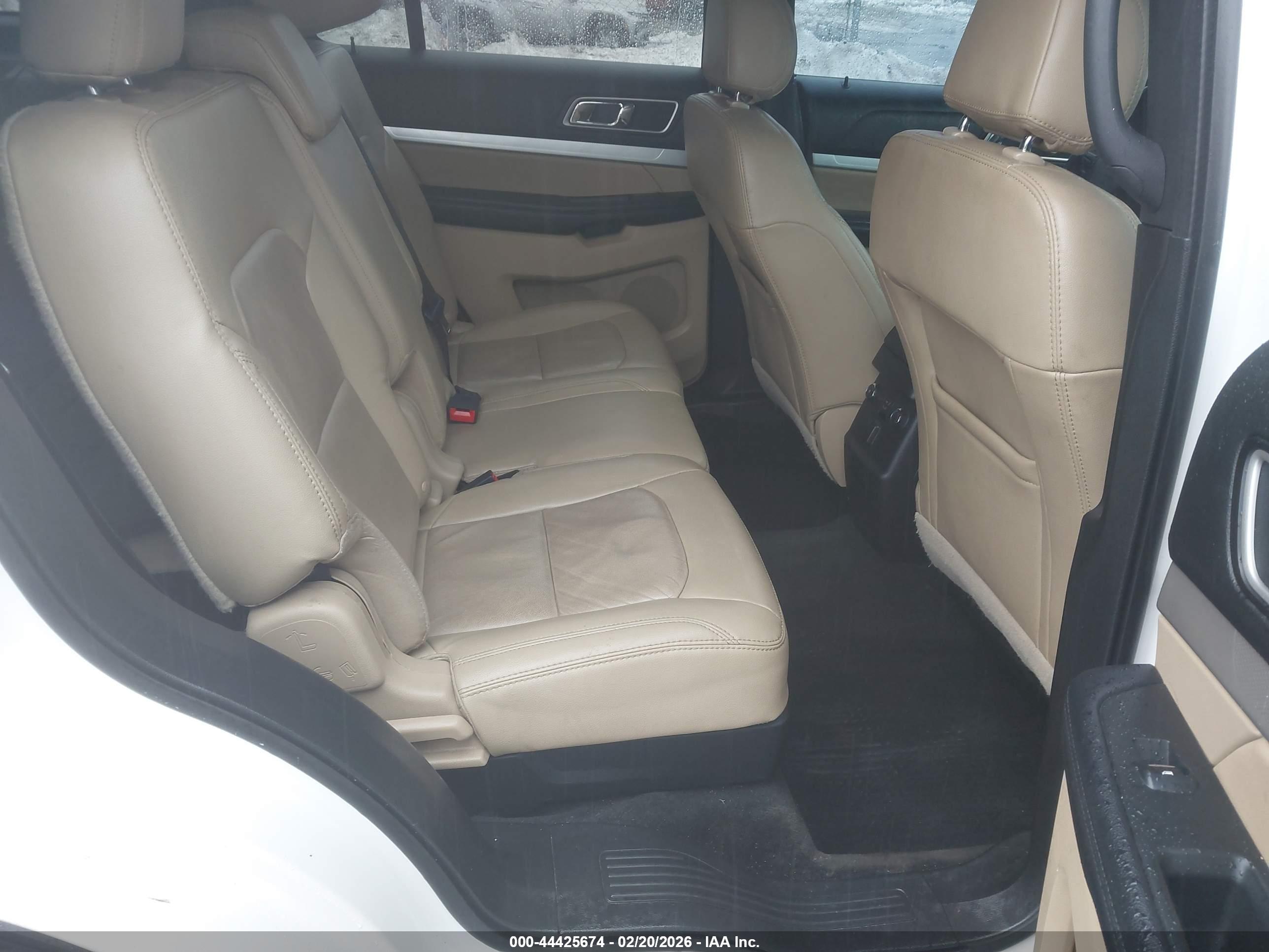 FORD EXPLORER image 8