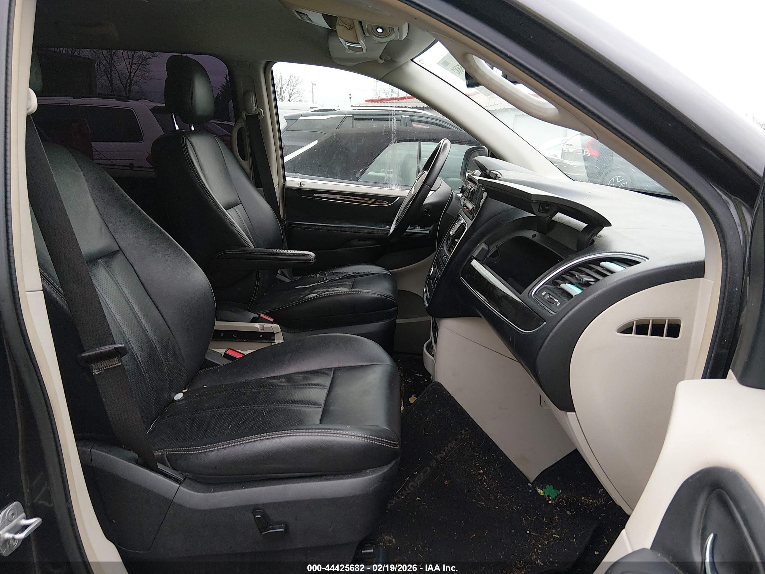 CHRYSLER TOWN image 5