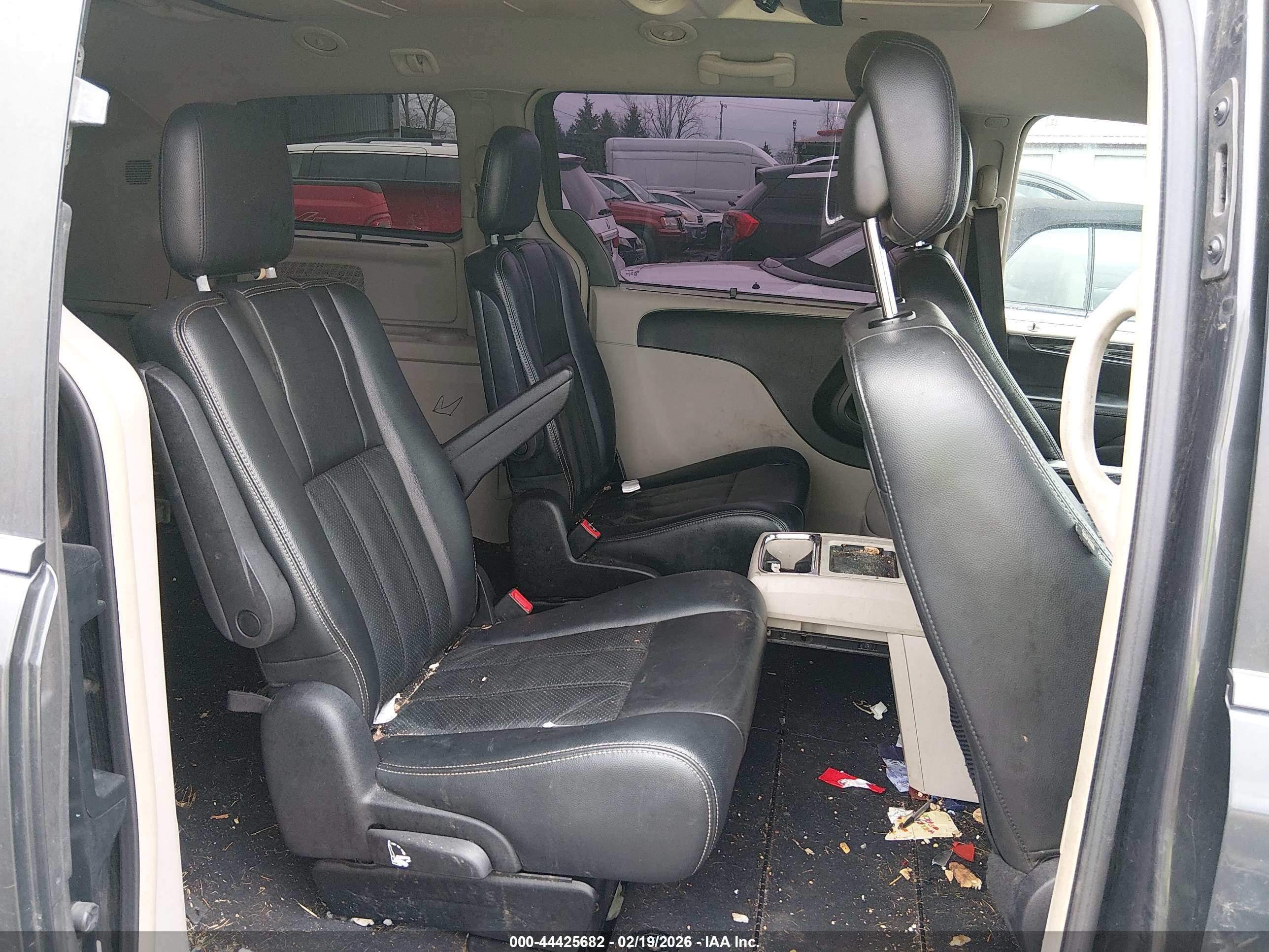 CHRYSLER TOWN image 8