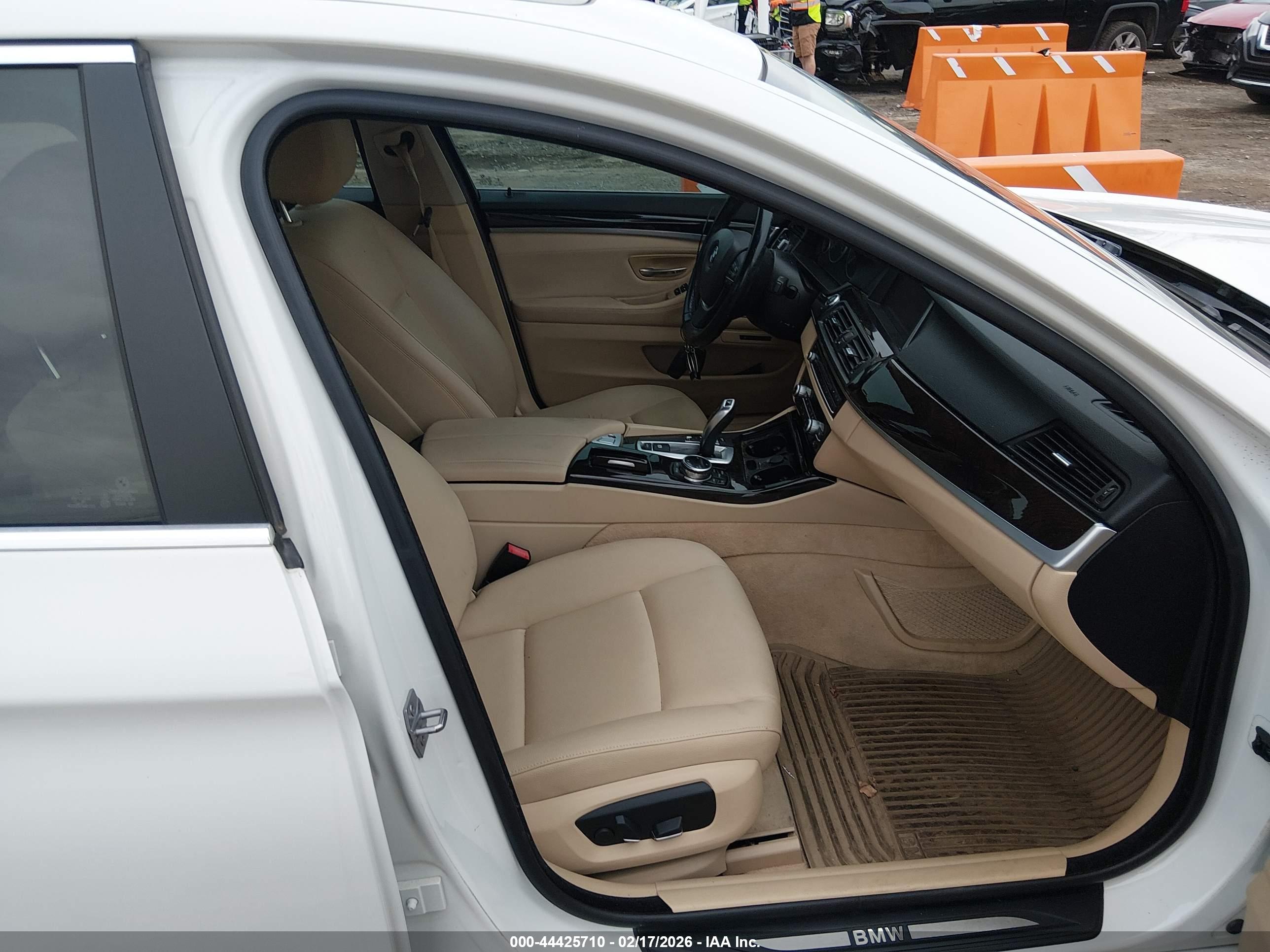 BMW 528I image 5
