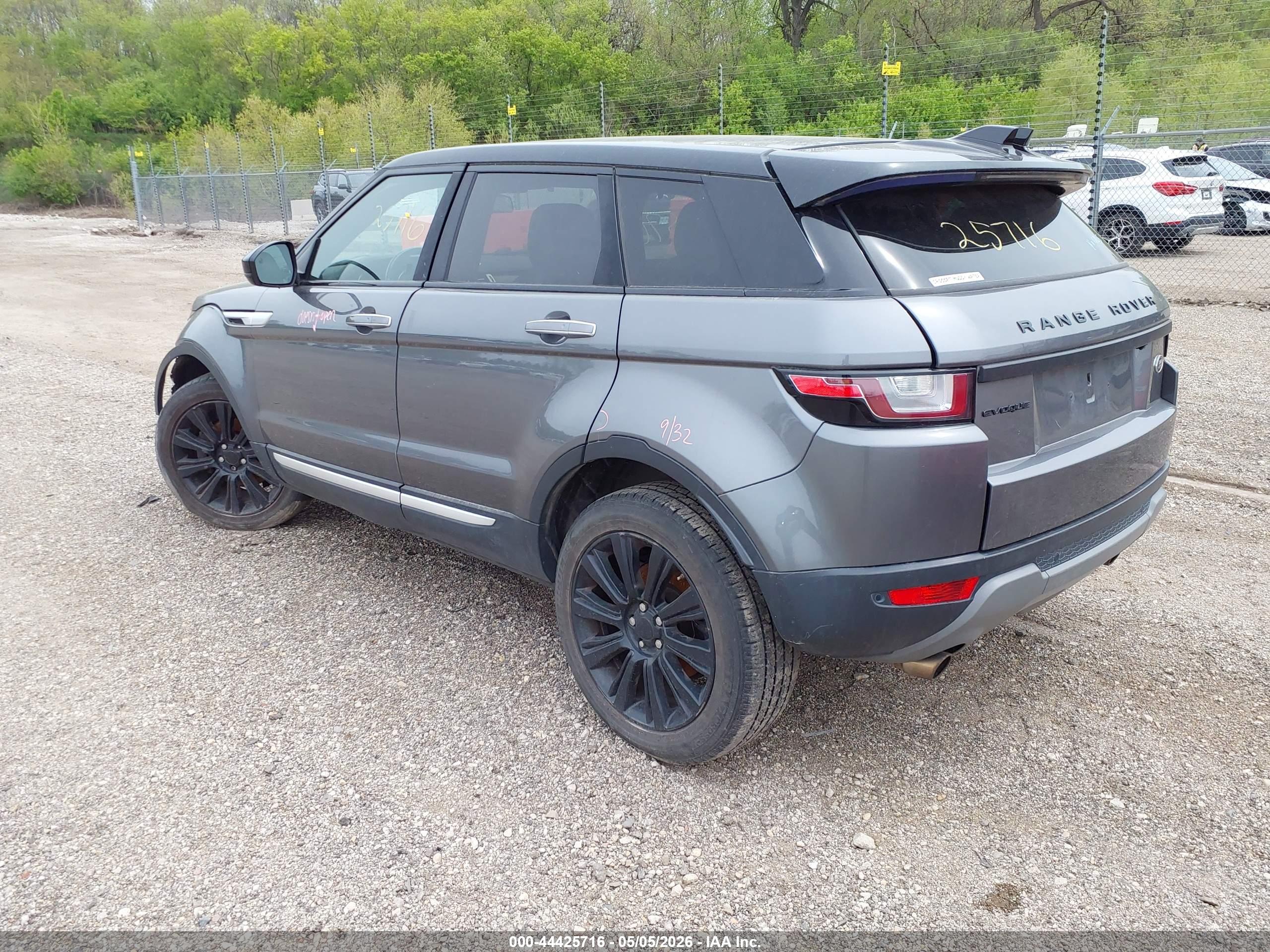 LAND ROVER image 3