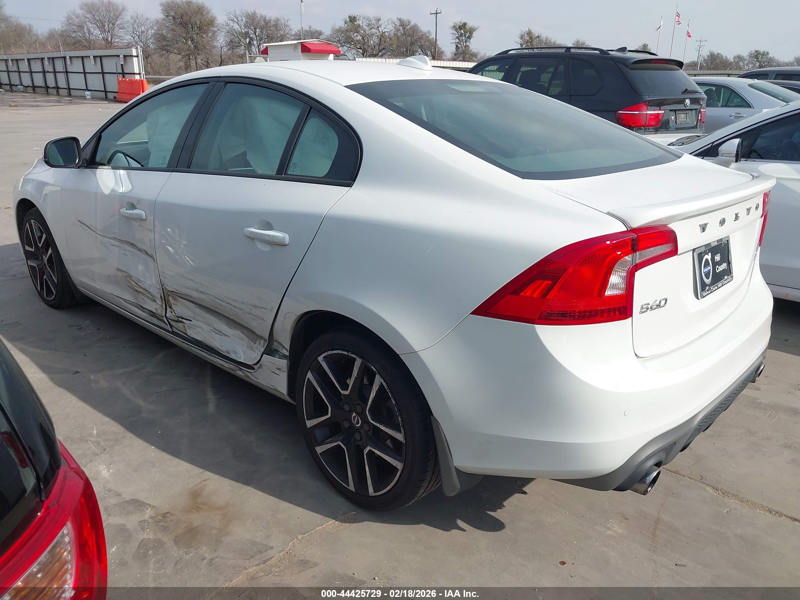 VOLVO S60 image 3
