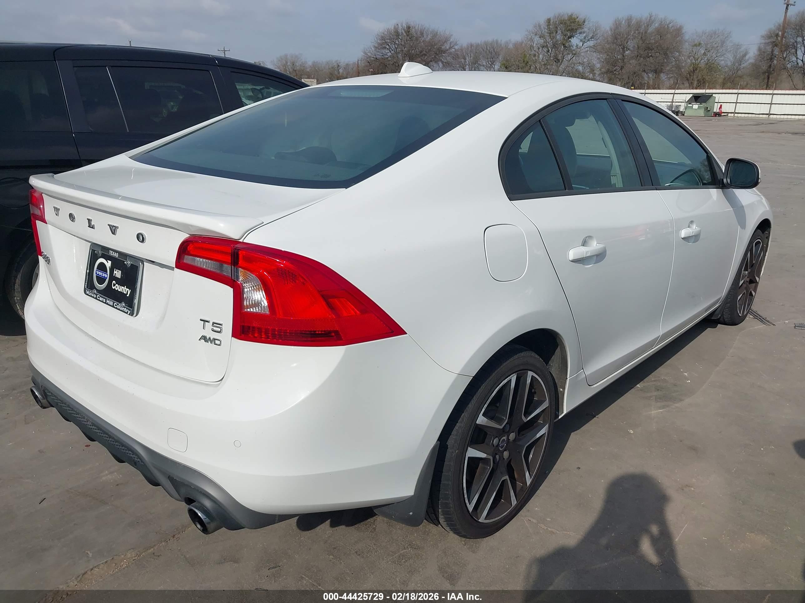 VOLVO S60 image 4