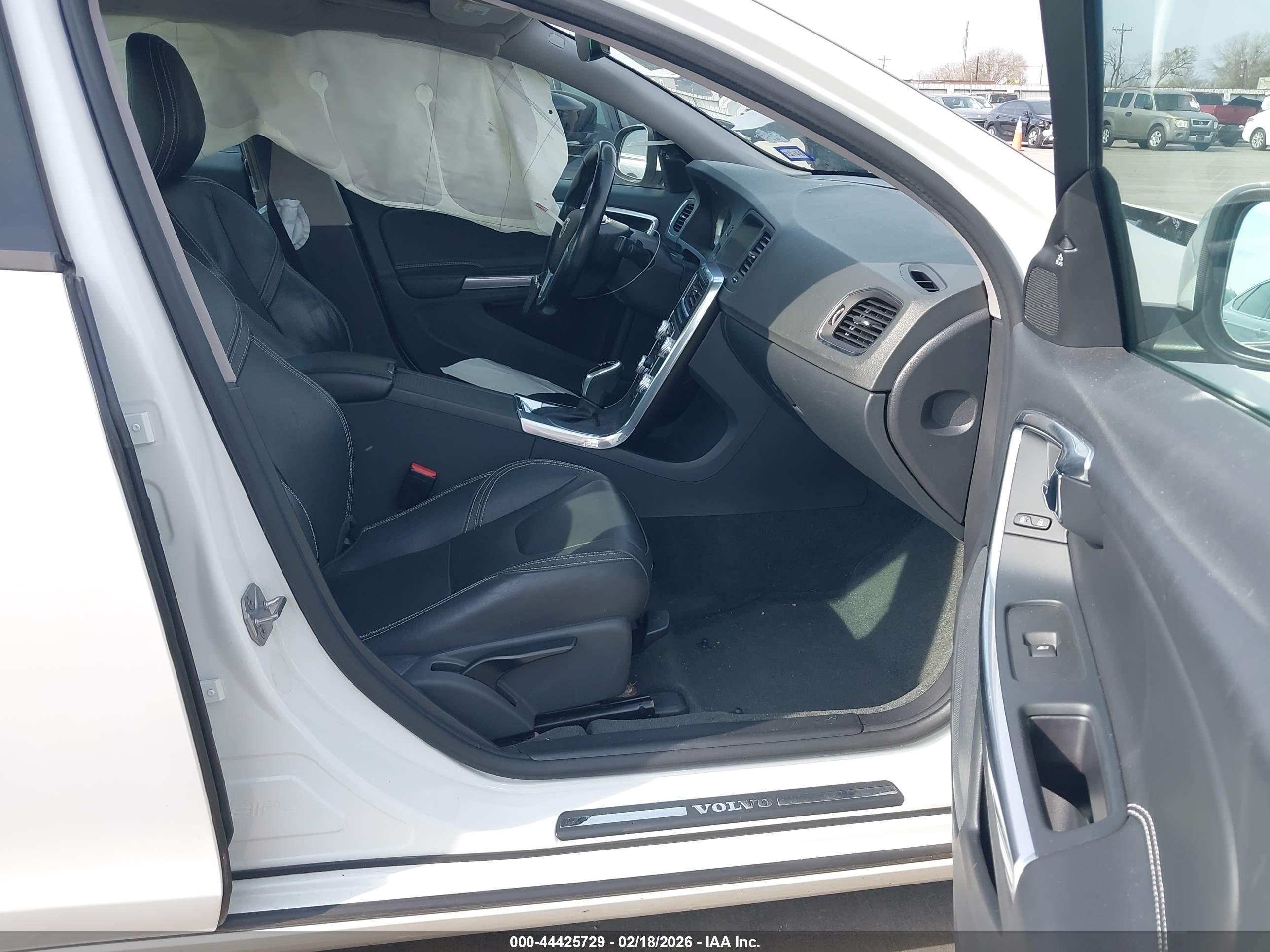 VOLVO S60 image 5