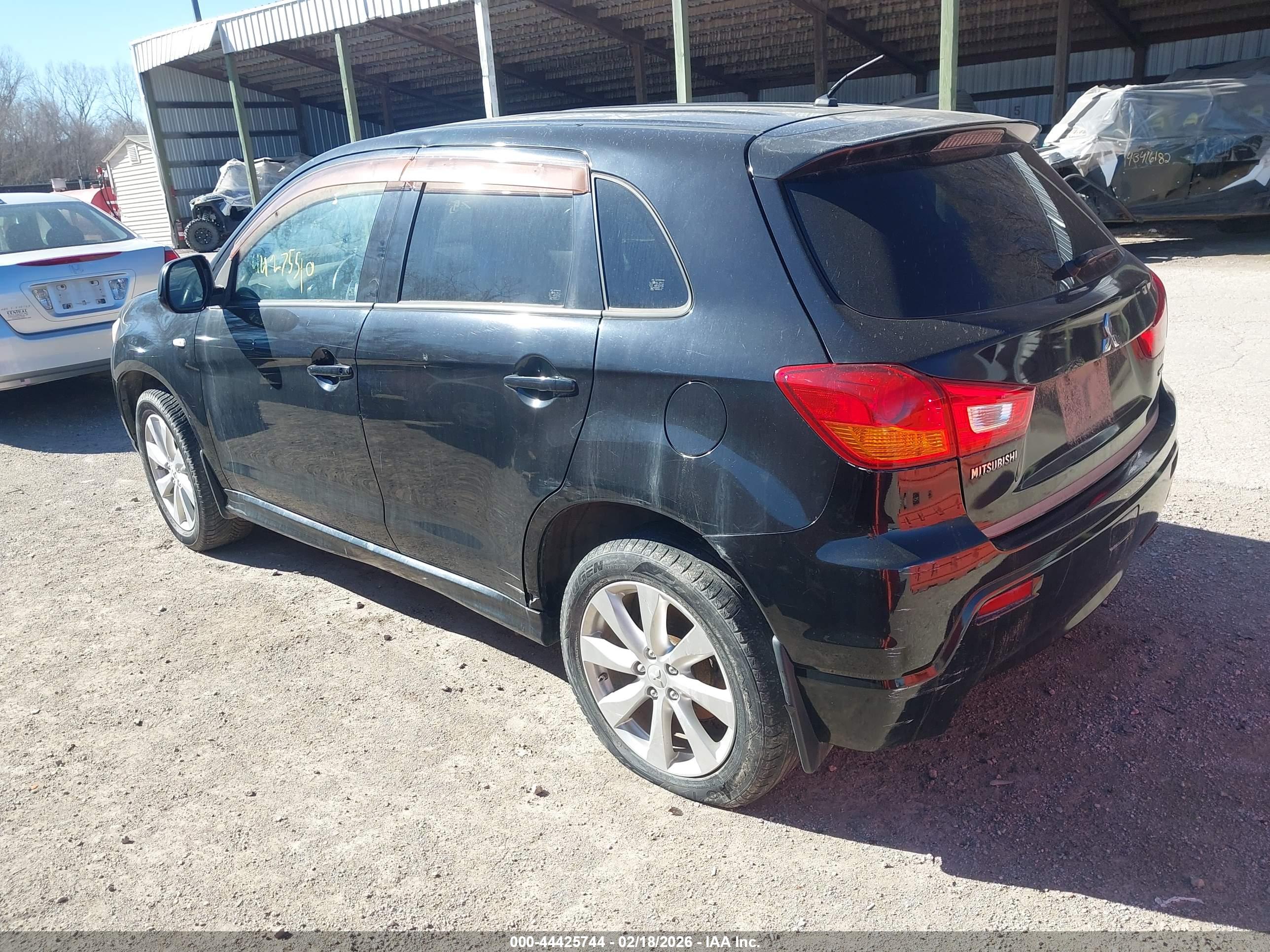 MITSUBISHI OUTLANDER image 3