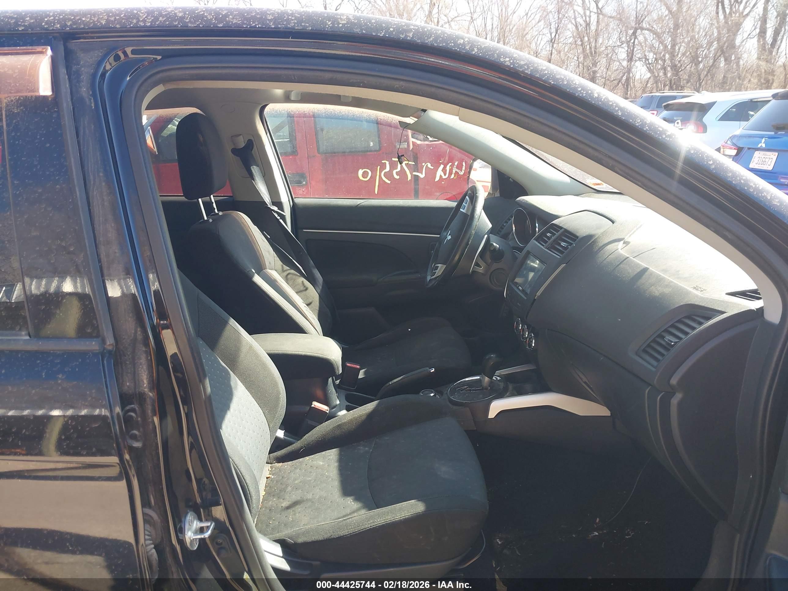 MITSUBISHI OUTLANDER image 5