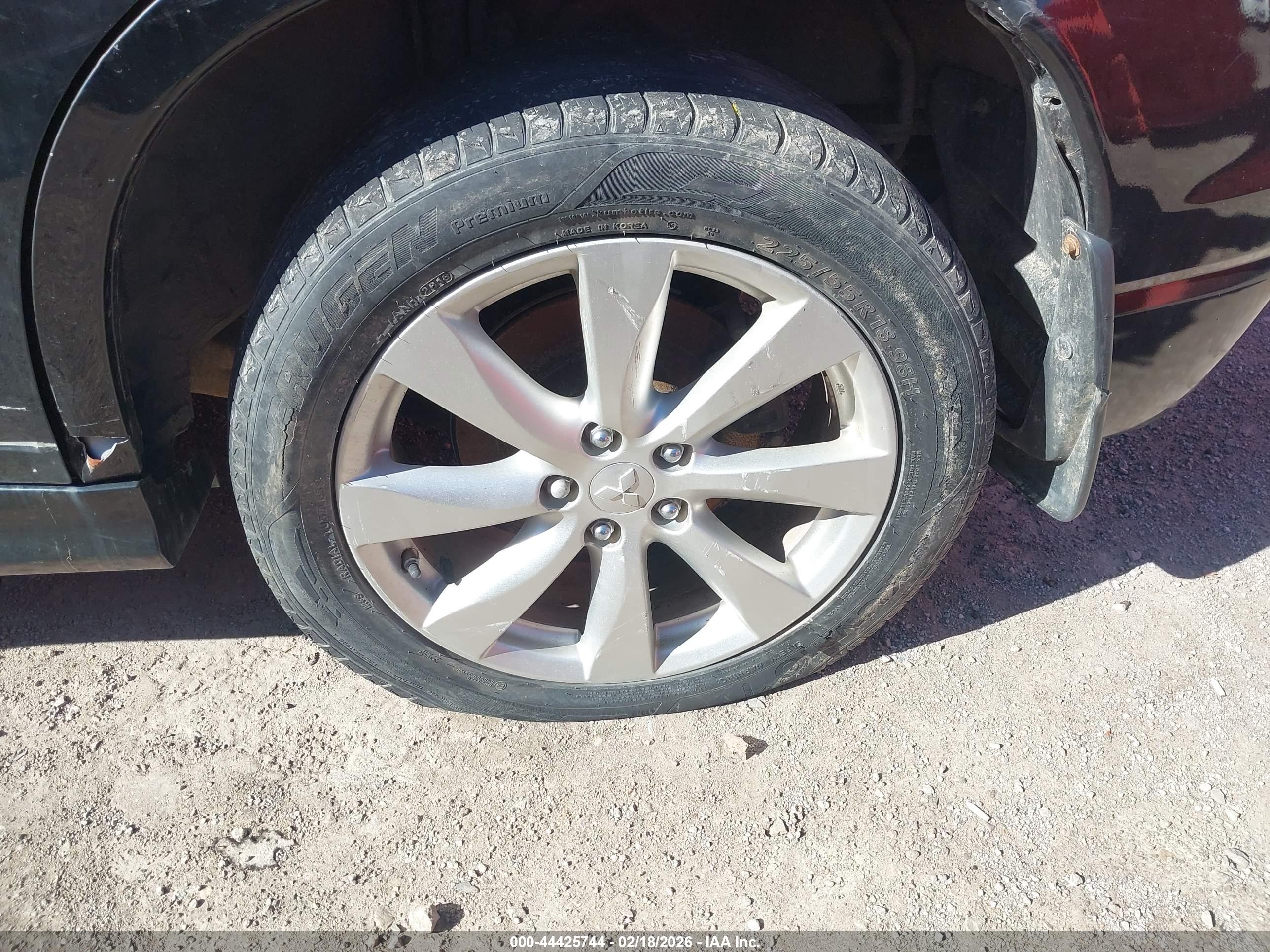 MITSUBISHI OUTLANDER image 6