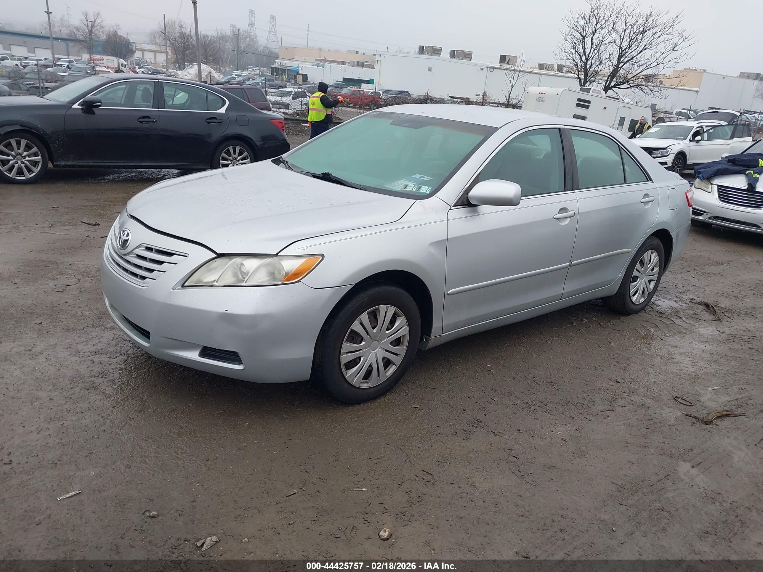 TOYOTA CAMRY image 2