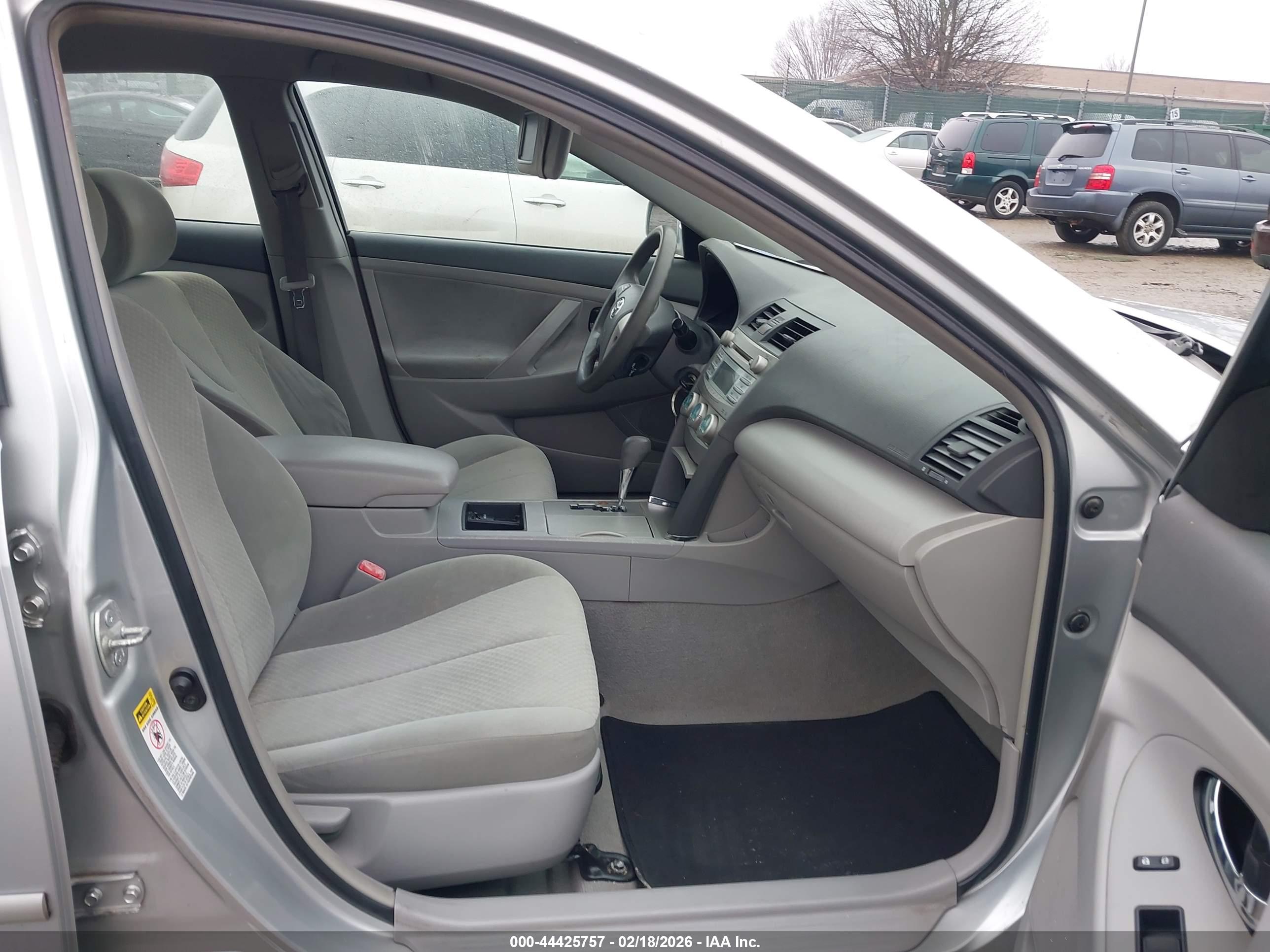 TOYOTA CAMRY image 5