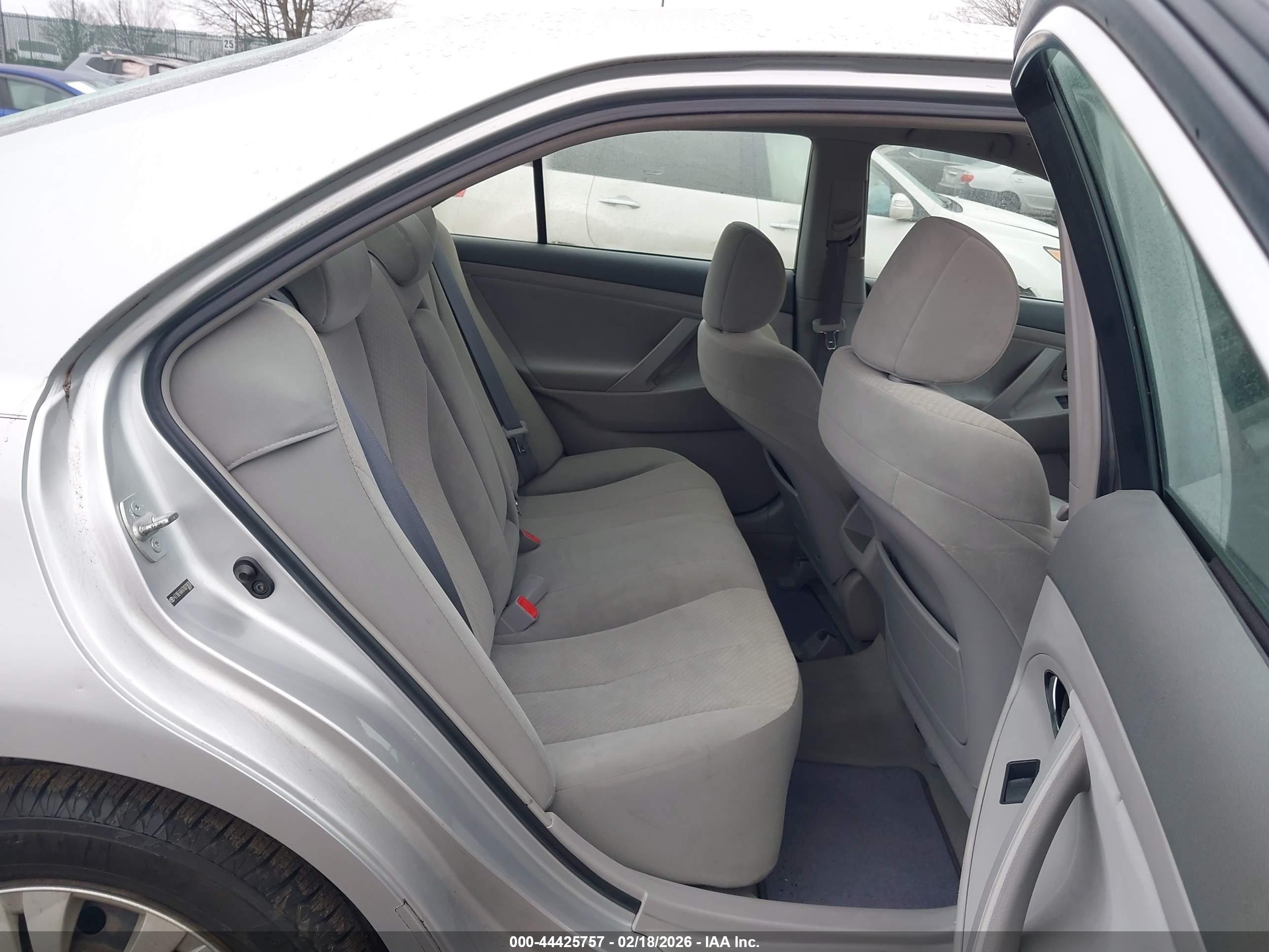 TOYOTA CAMRY image 8