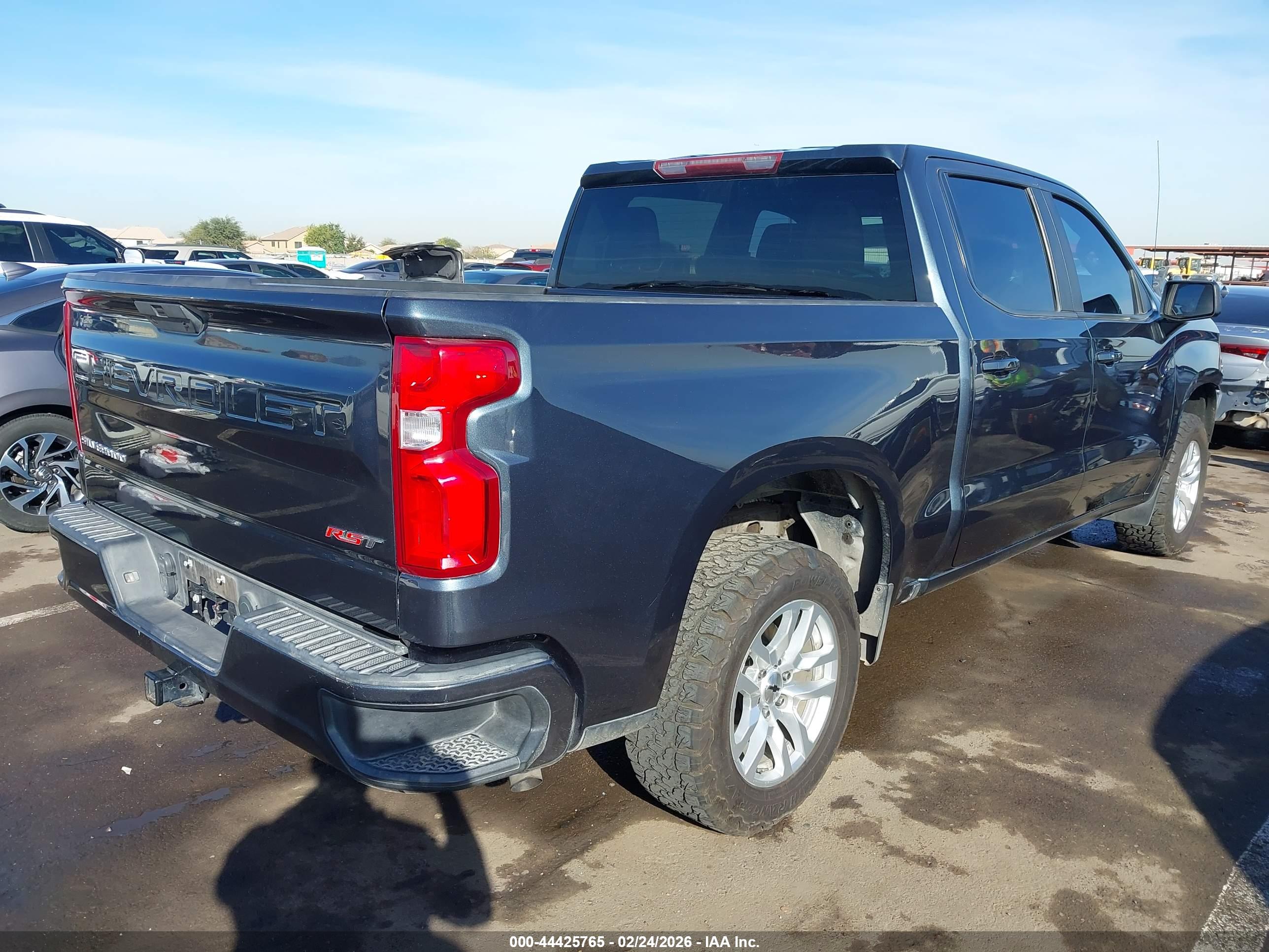 CHEVROLET SILVERADO image 4