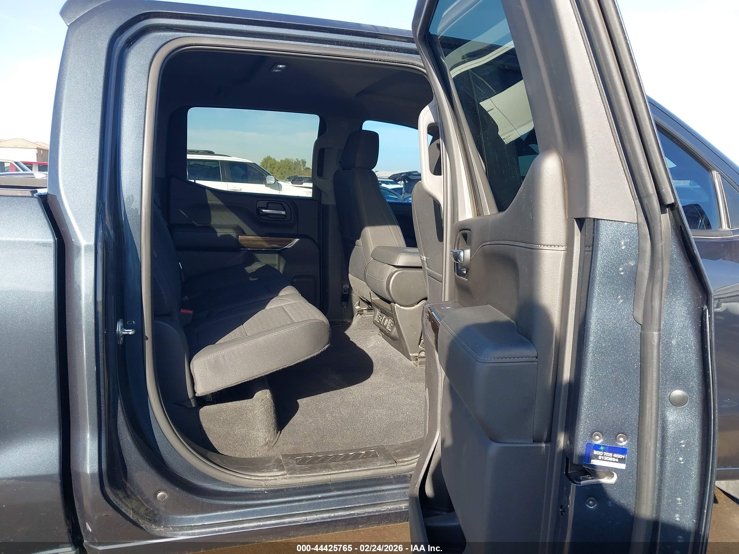 CHEVROLET SILVERADO image 8