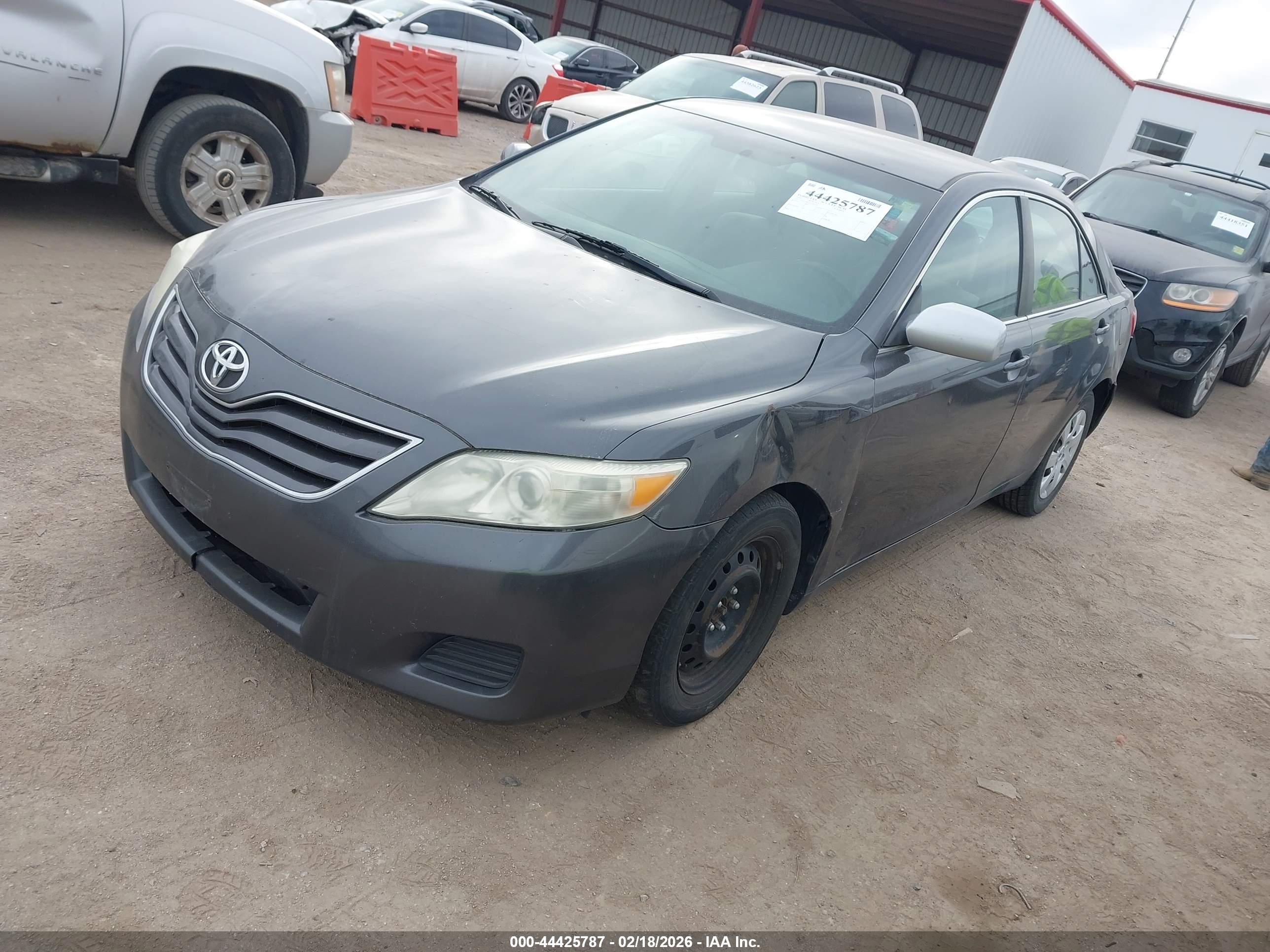 TOYOTA CAMRY image 2