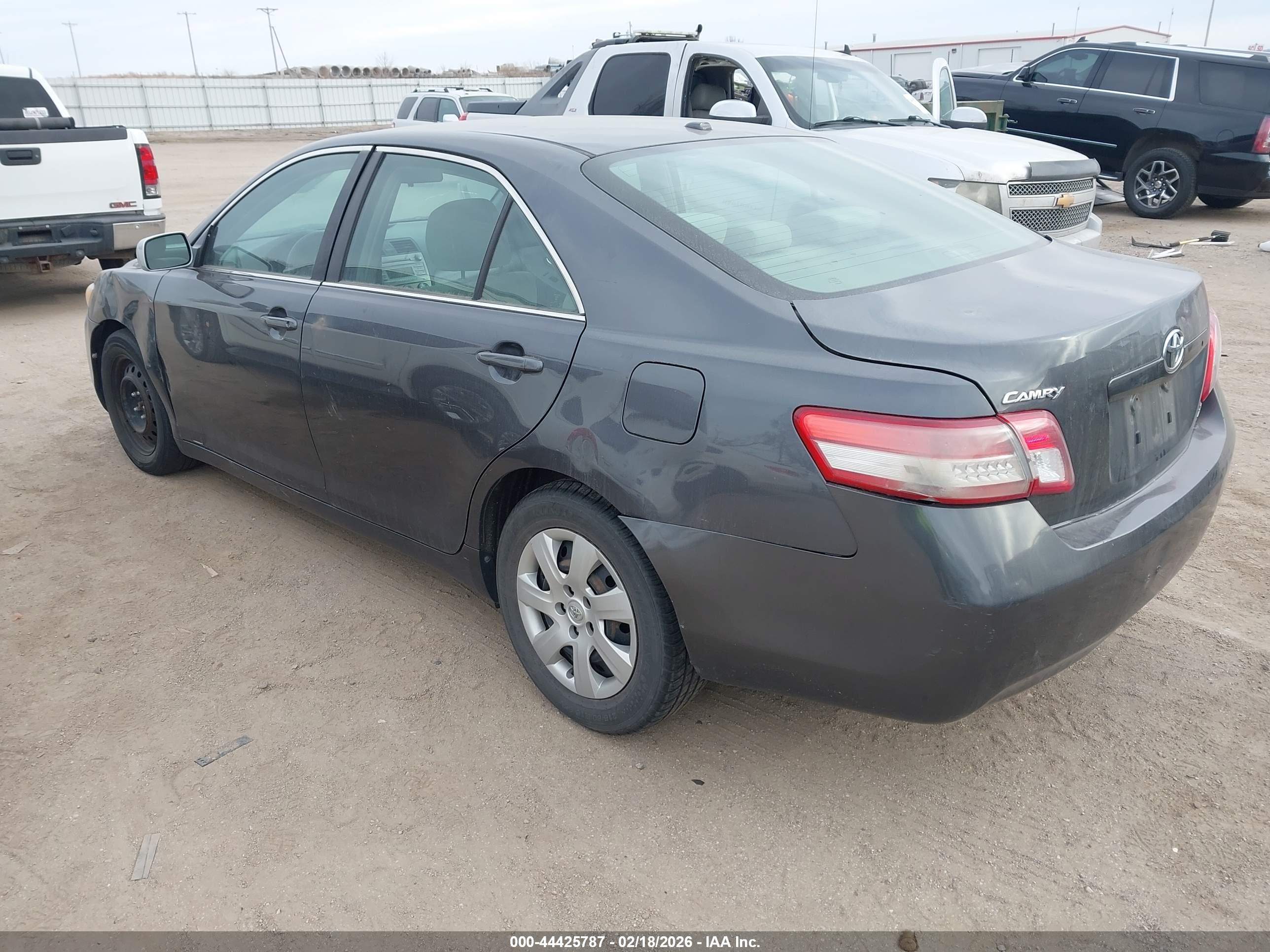 TOYOTA CAMRY image 3