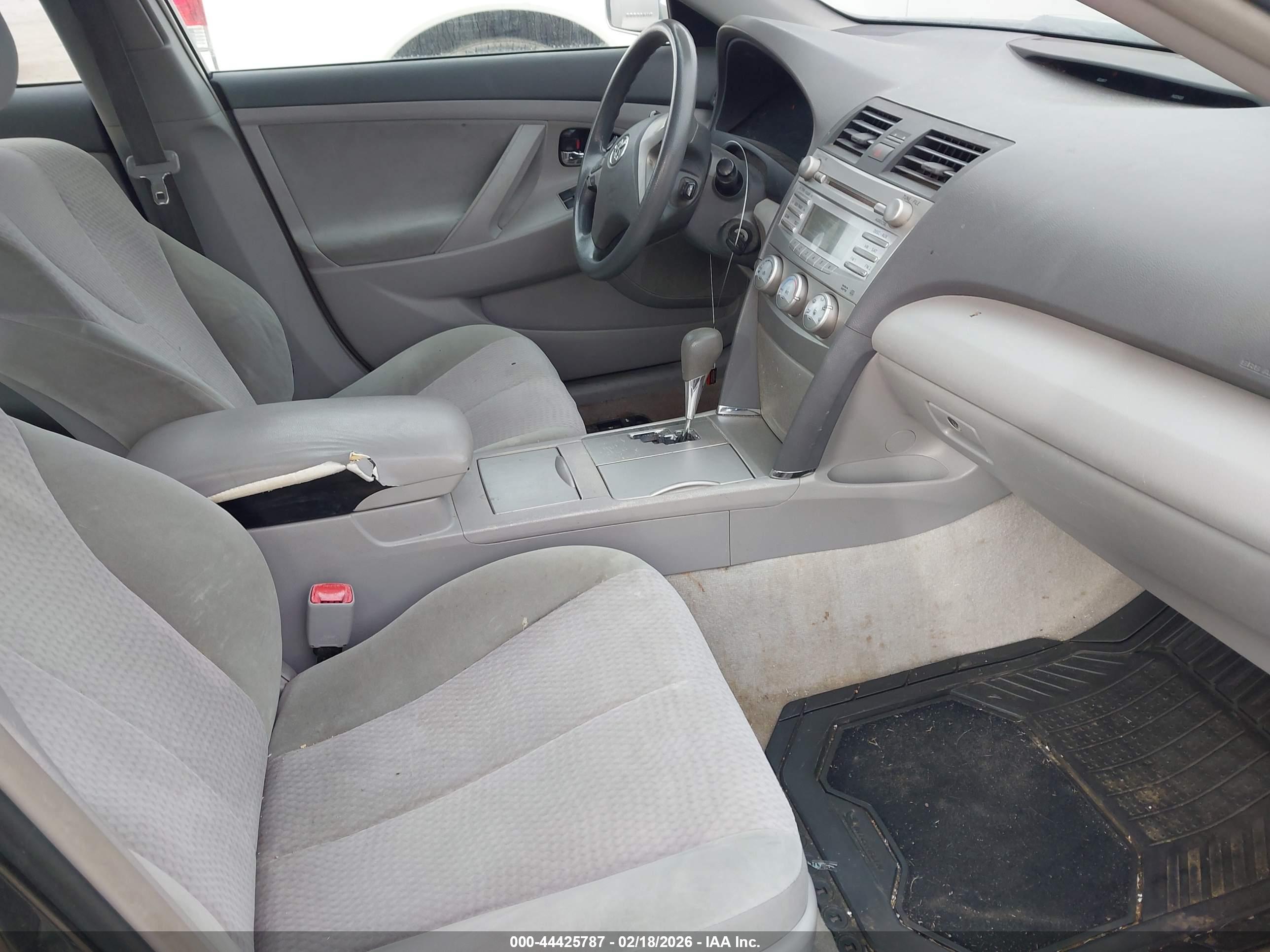 TOYOTA CAMRY image 5