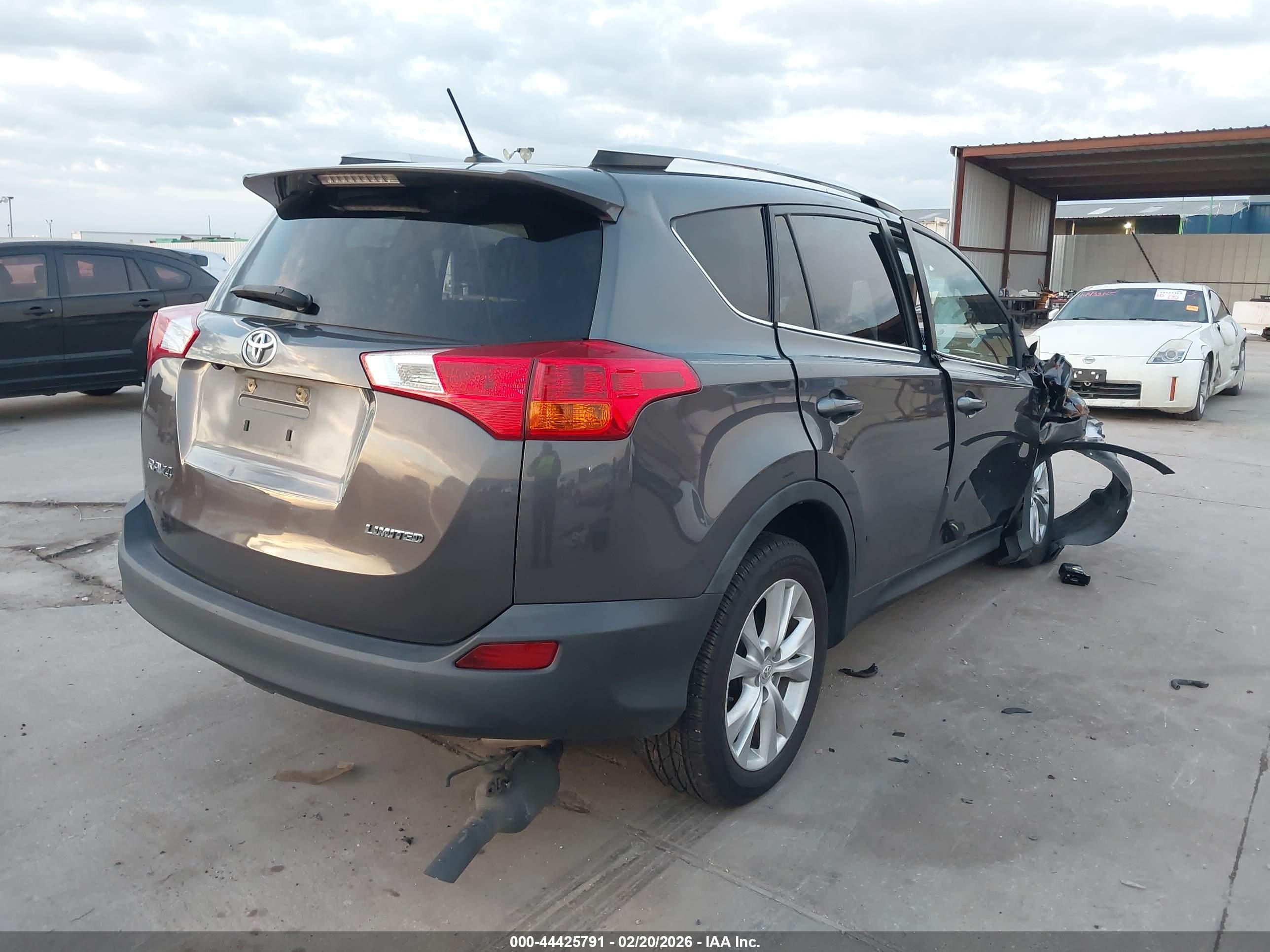 TOYOTA RAV4 image 4
