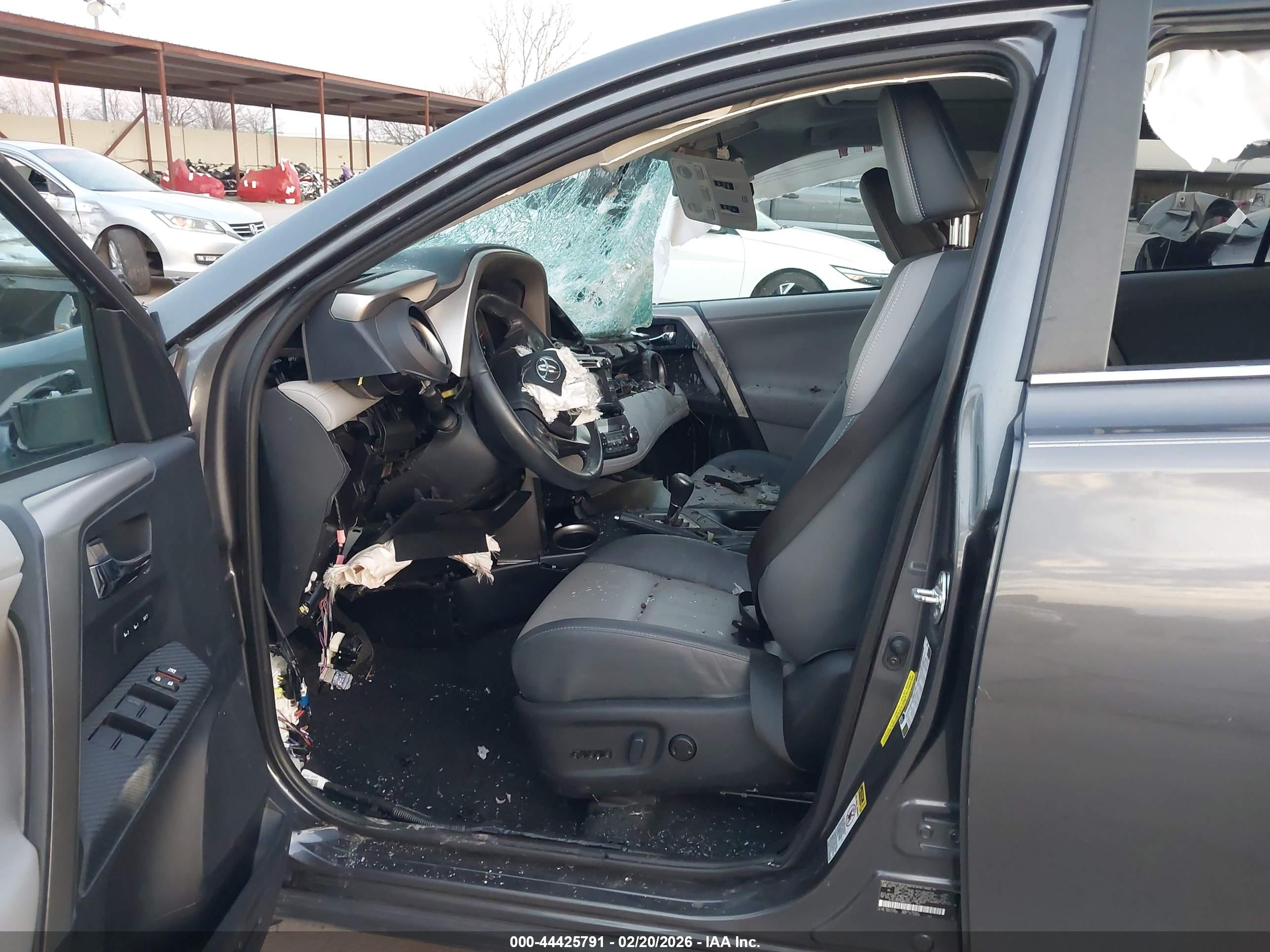 TOYOTA RAV4 image 5