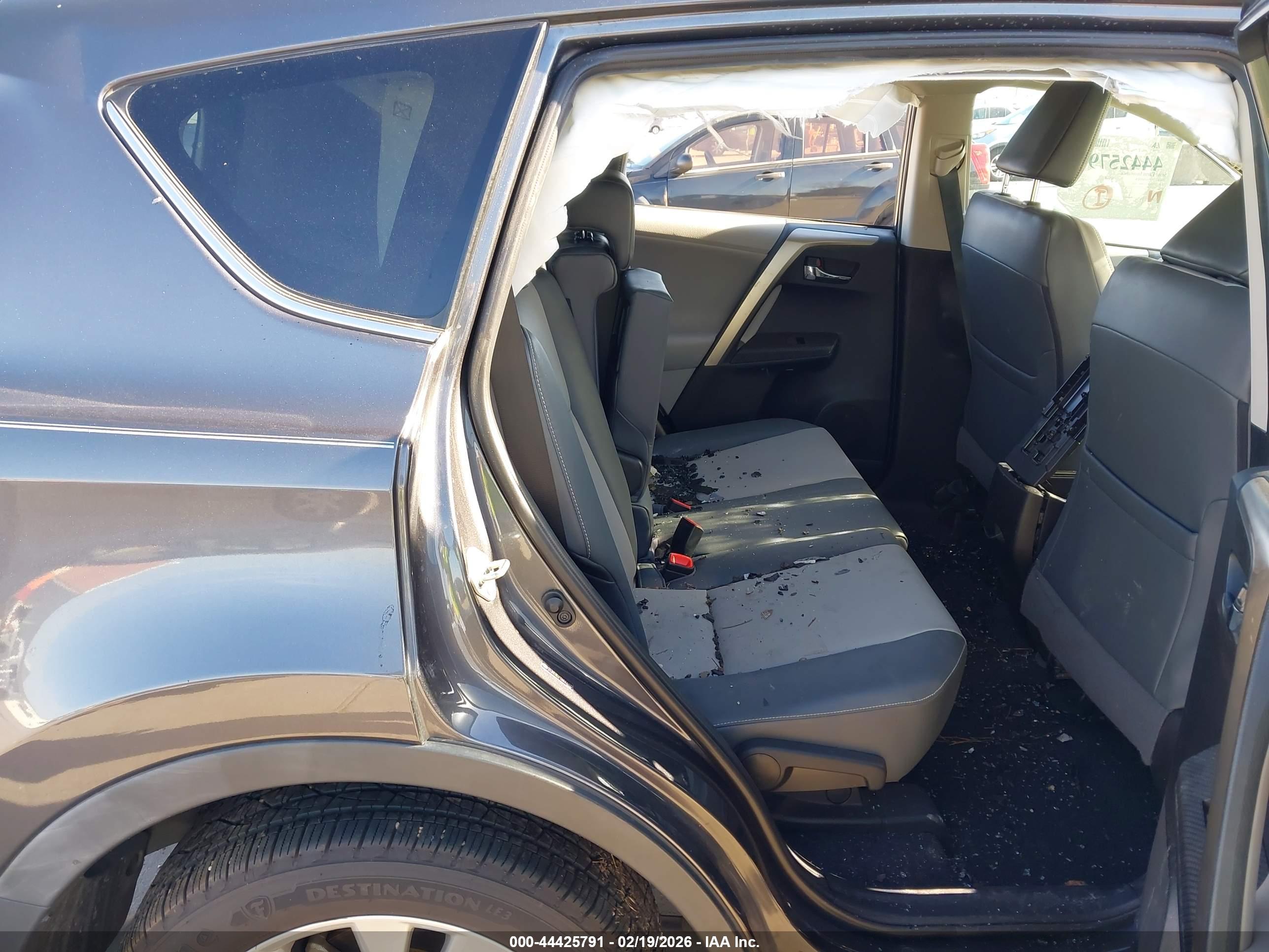 TOYOTA RAV4 image 8